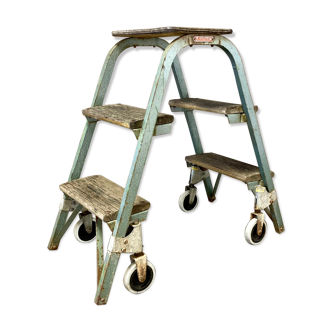 Industrial stepladder 1950 rolling.
