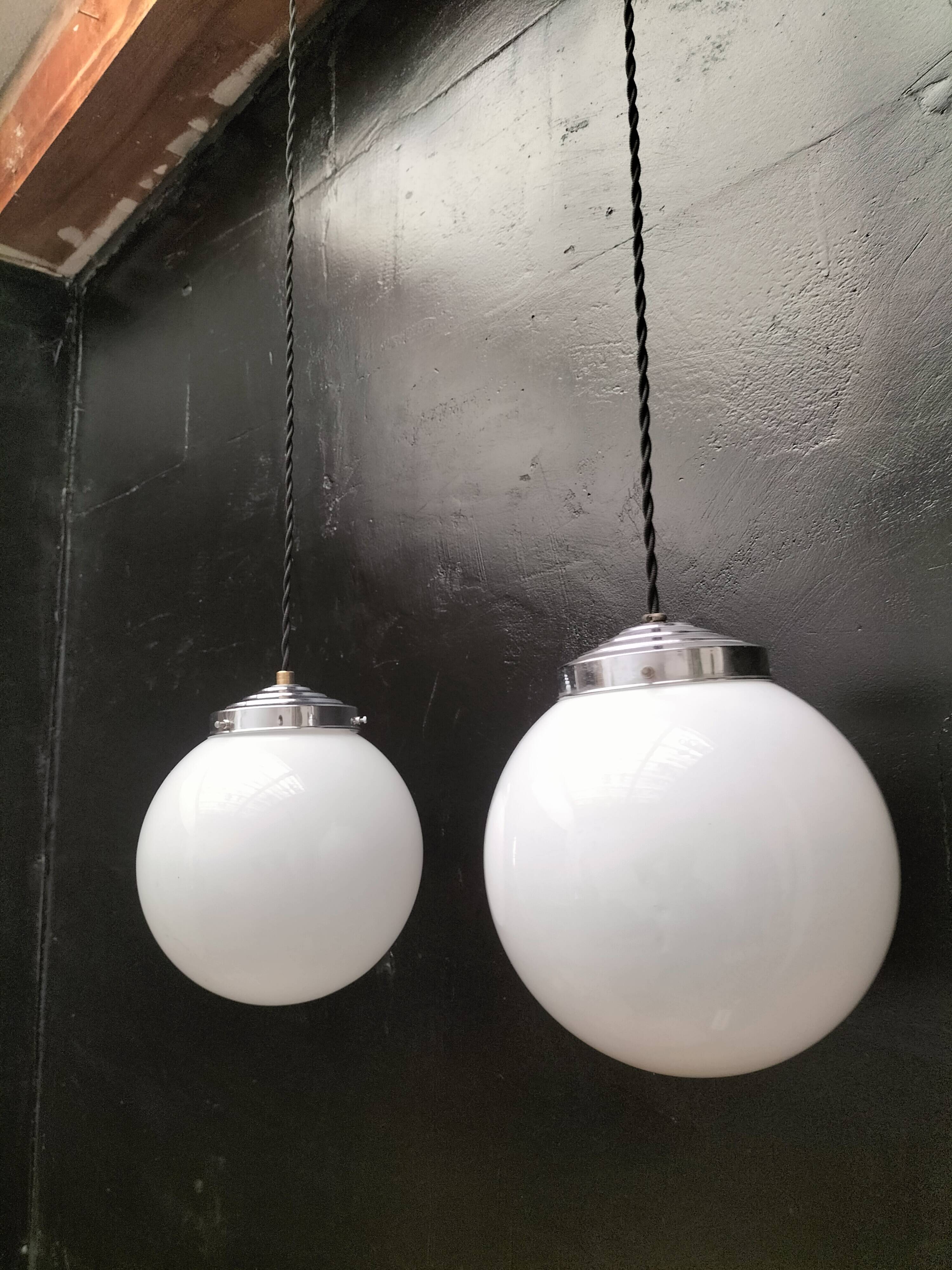 Opaline ball suspensions