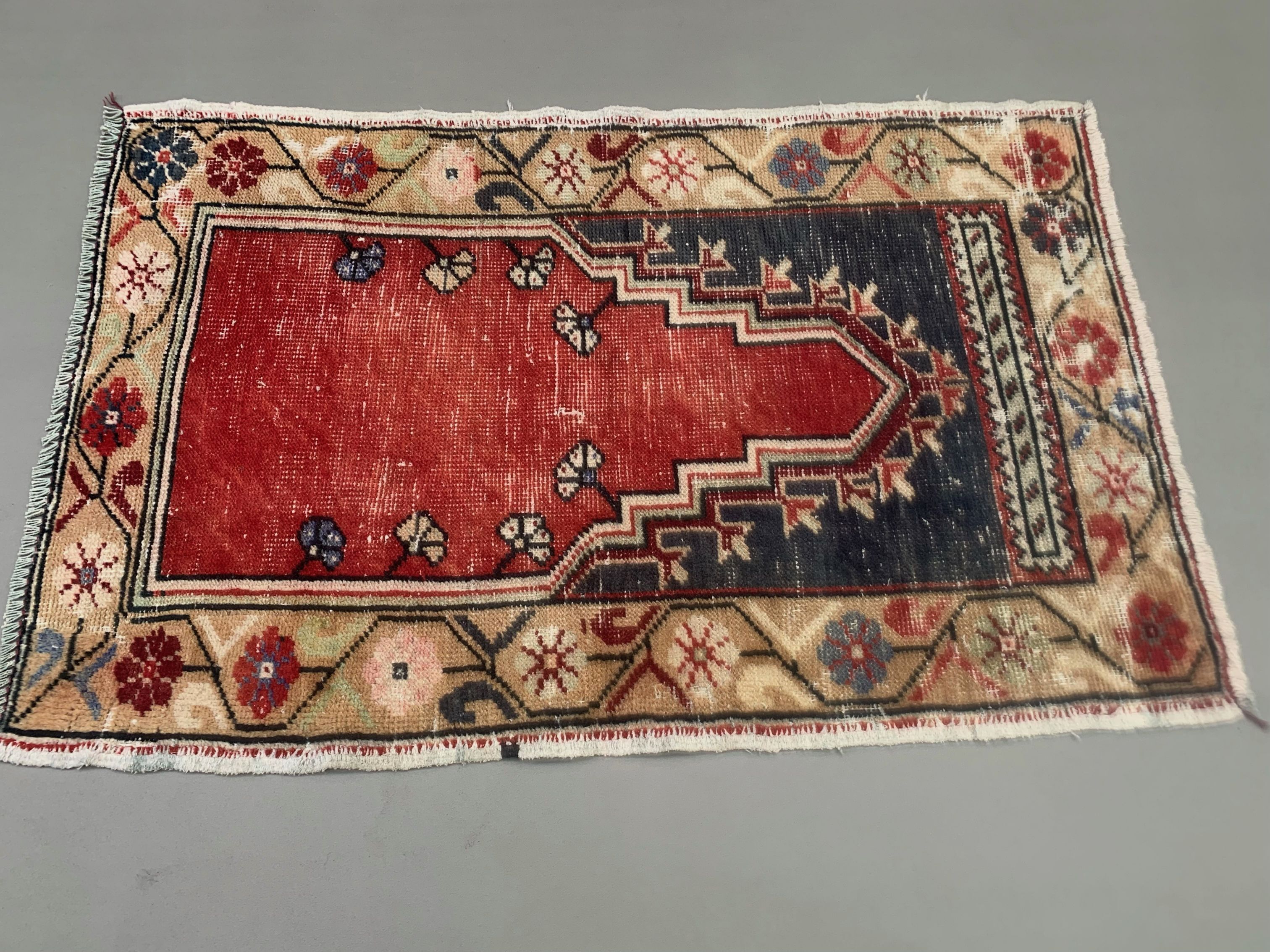 Turkish oushak rug 115x73 cm vintage carpet
