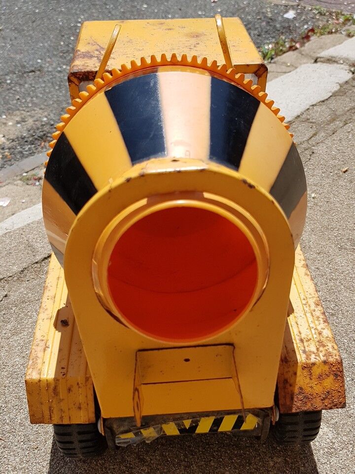 concrete spinning top truck