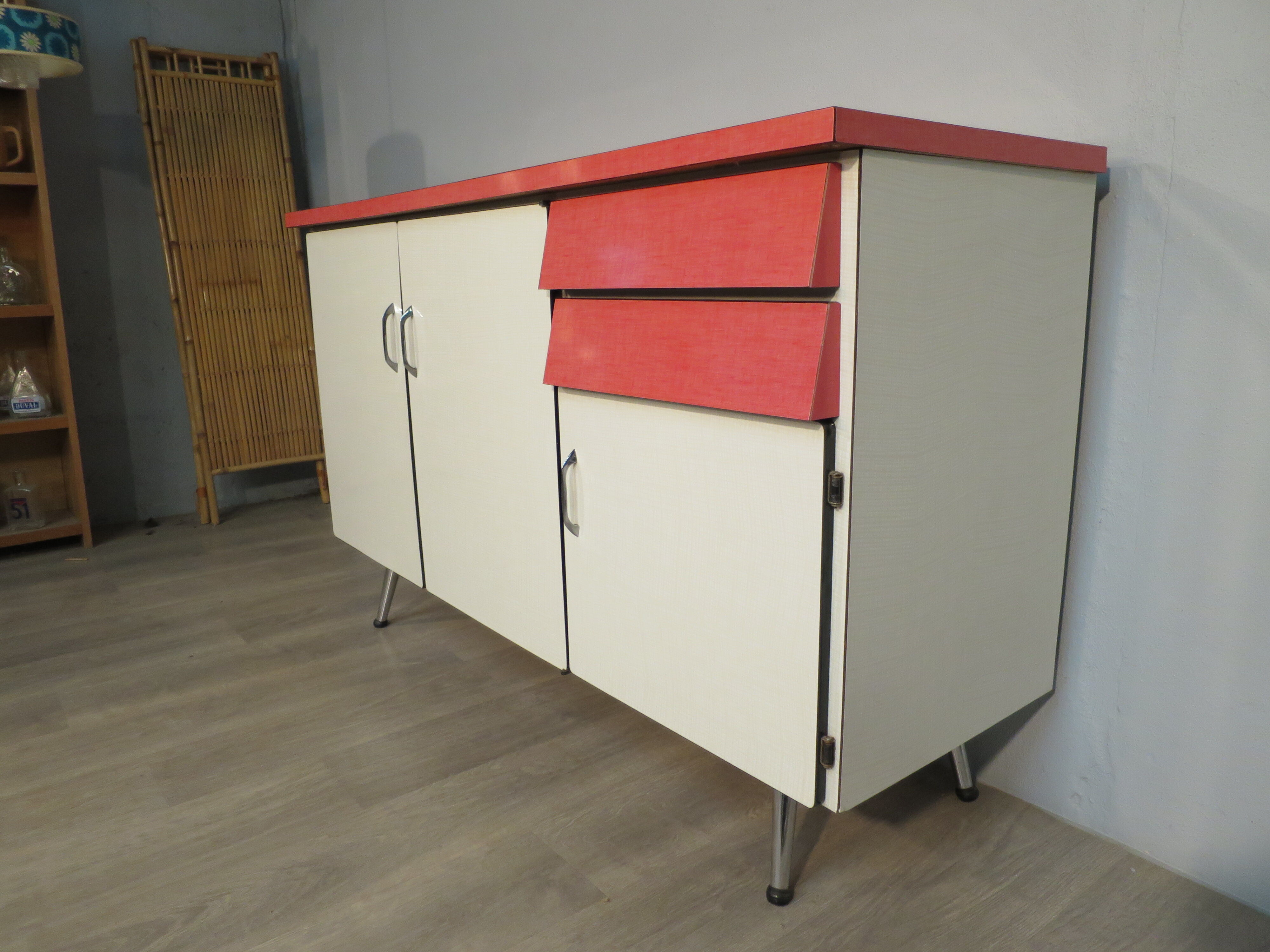 Buffet formica feet compass