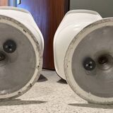 2 Saarinen tulip chairs by Knoll