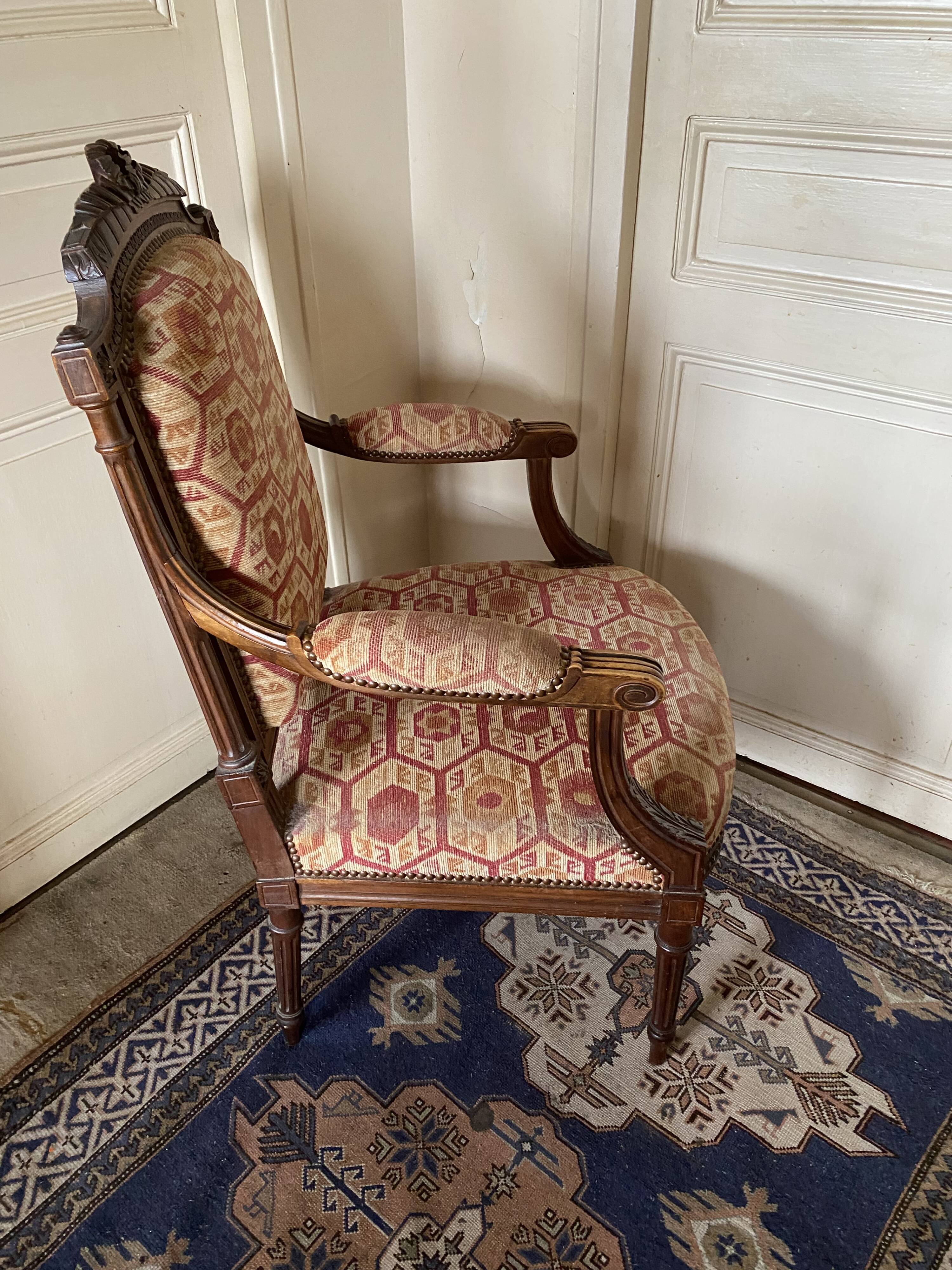 Fauteuil style Louis seize