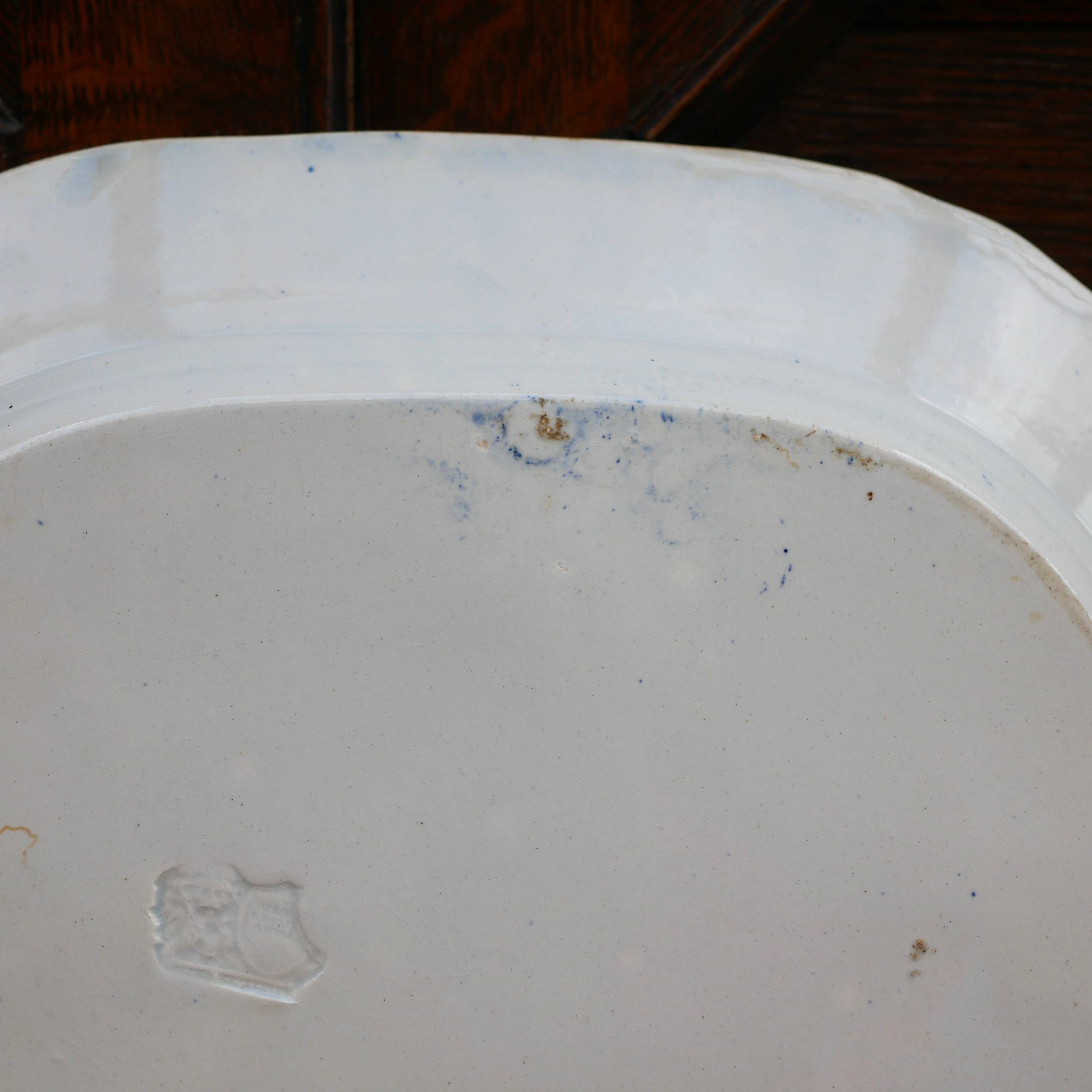 Plat à viande antique en grès du XIXe siècle représentant l'Eton College