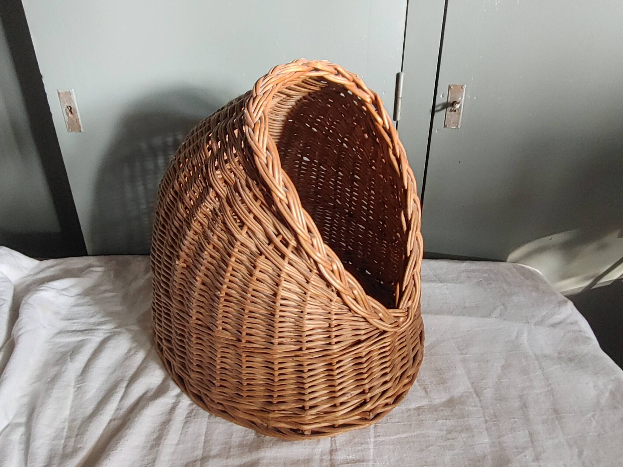 Vintage -Small rattan cat basket