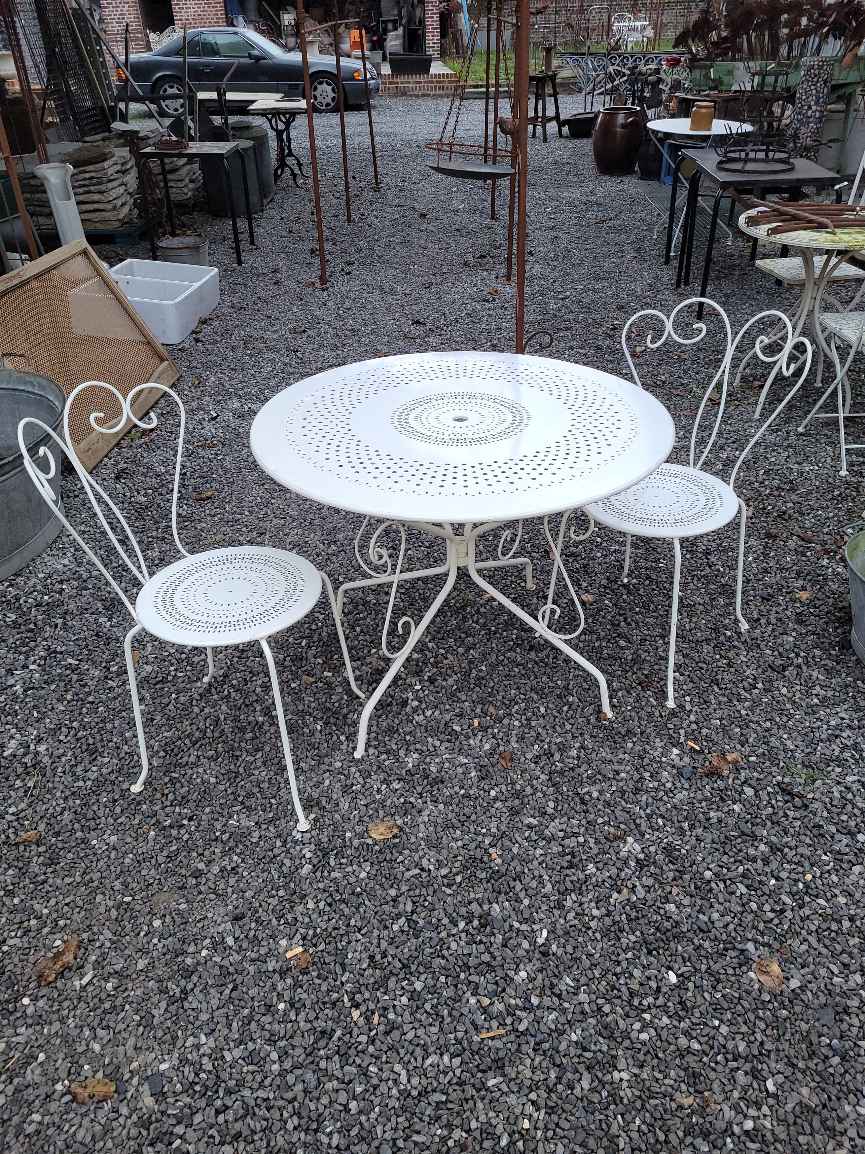 Salon de jardin table plus 2 chaises