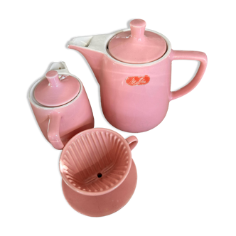Théière, cafetière Melitta rose et son pot à lait
