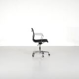 Office chair "EA 117" Charles Ray Eames for ICF USA 1969.