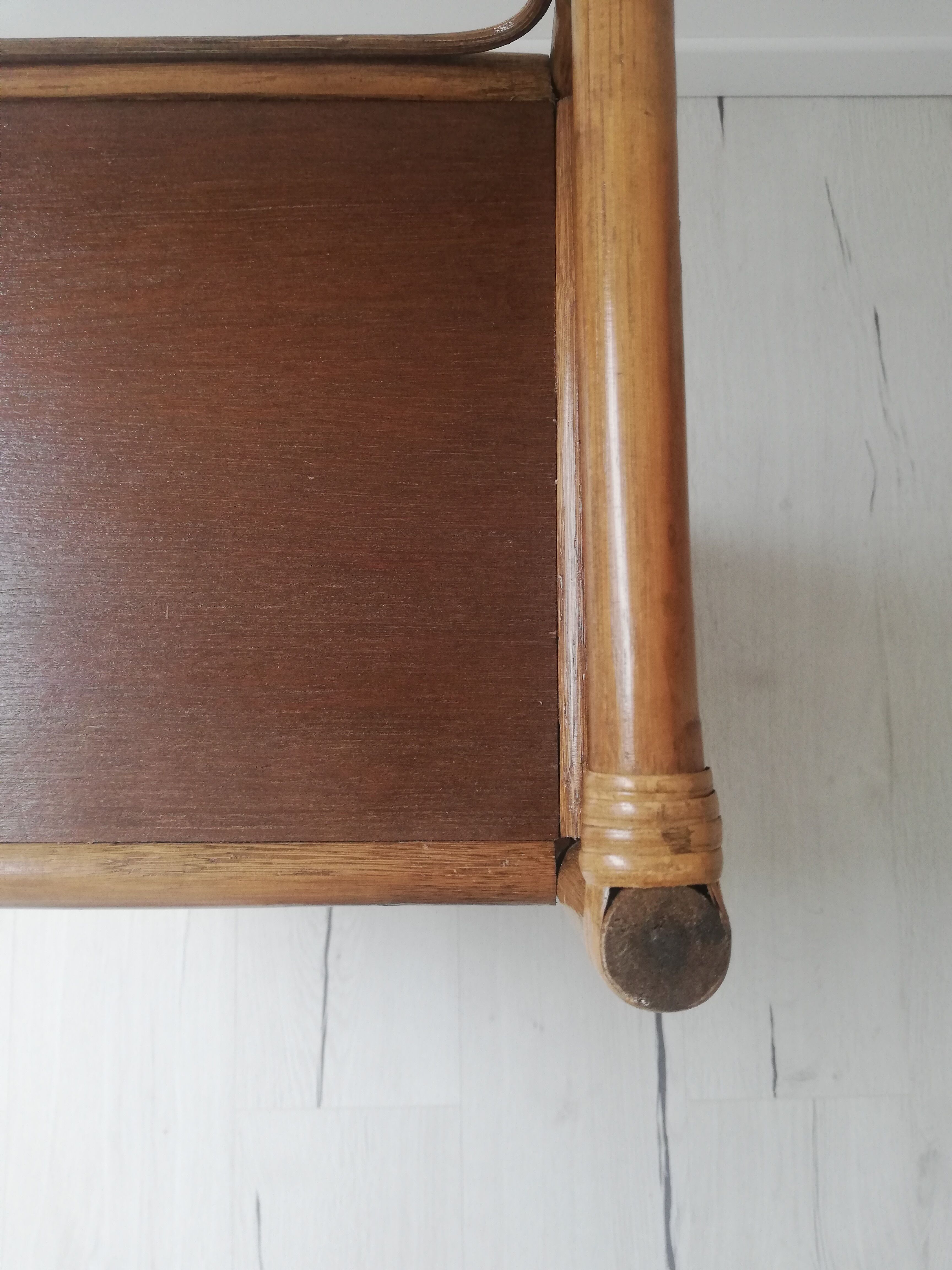 Etagère en rotin vintage