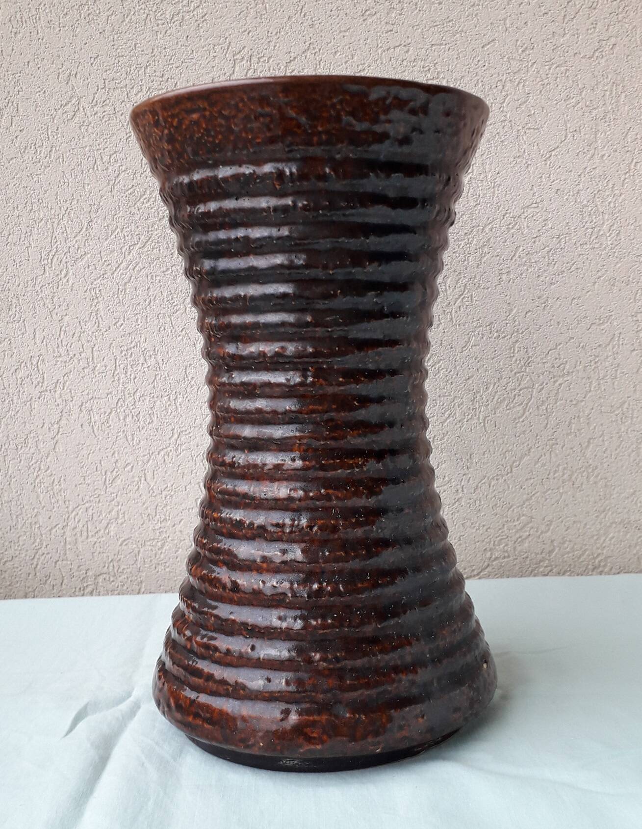 Vetter ceramic vase