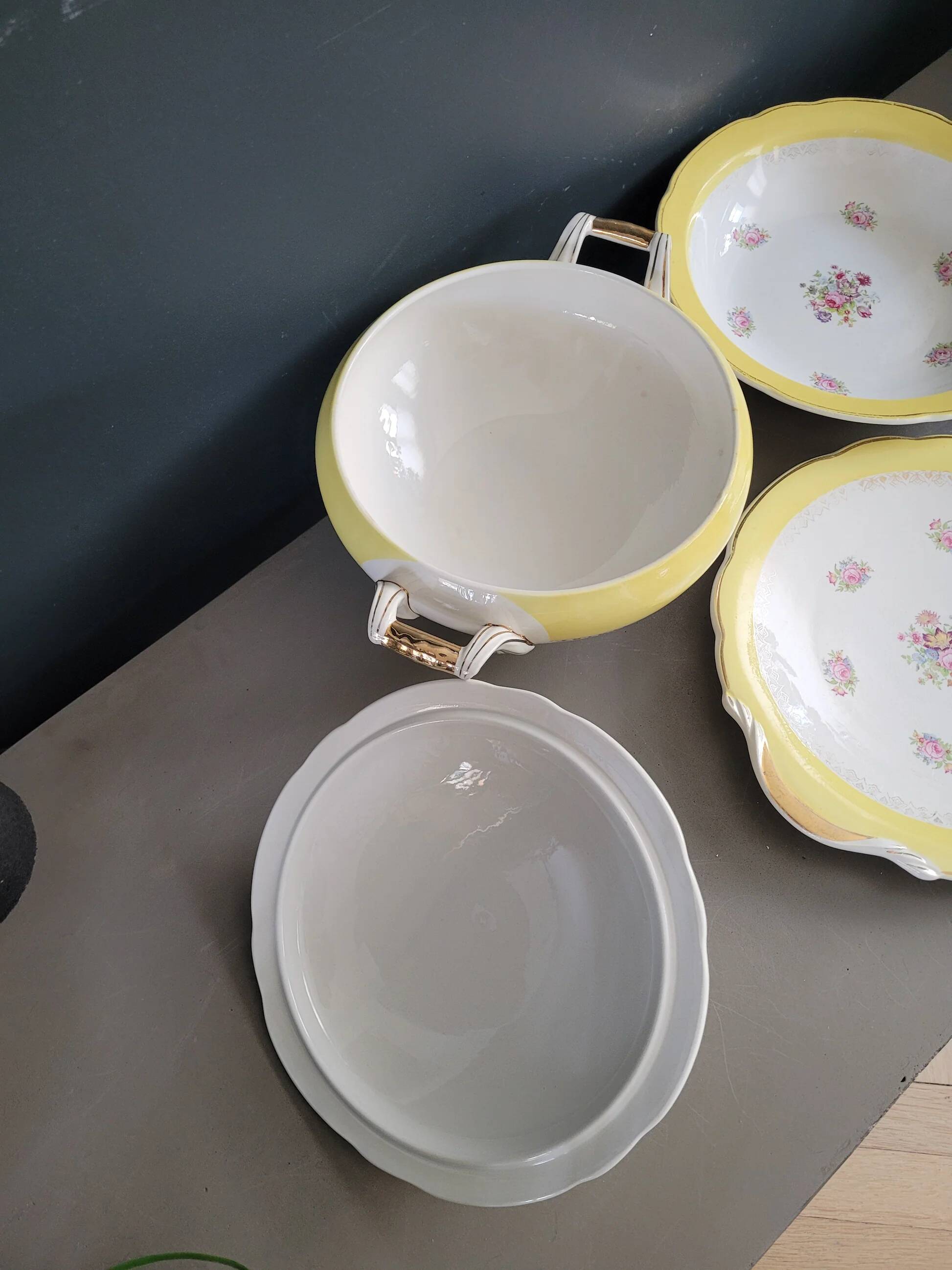 Soup tureen and 3 dishes Digoin & Sarreguemines model Graziella - Ref 921