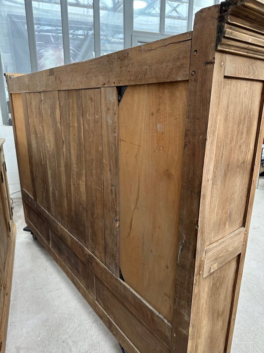 Black patinated bar back