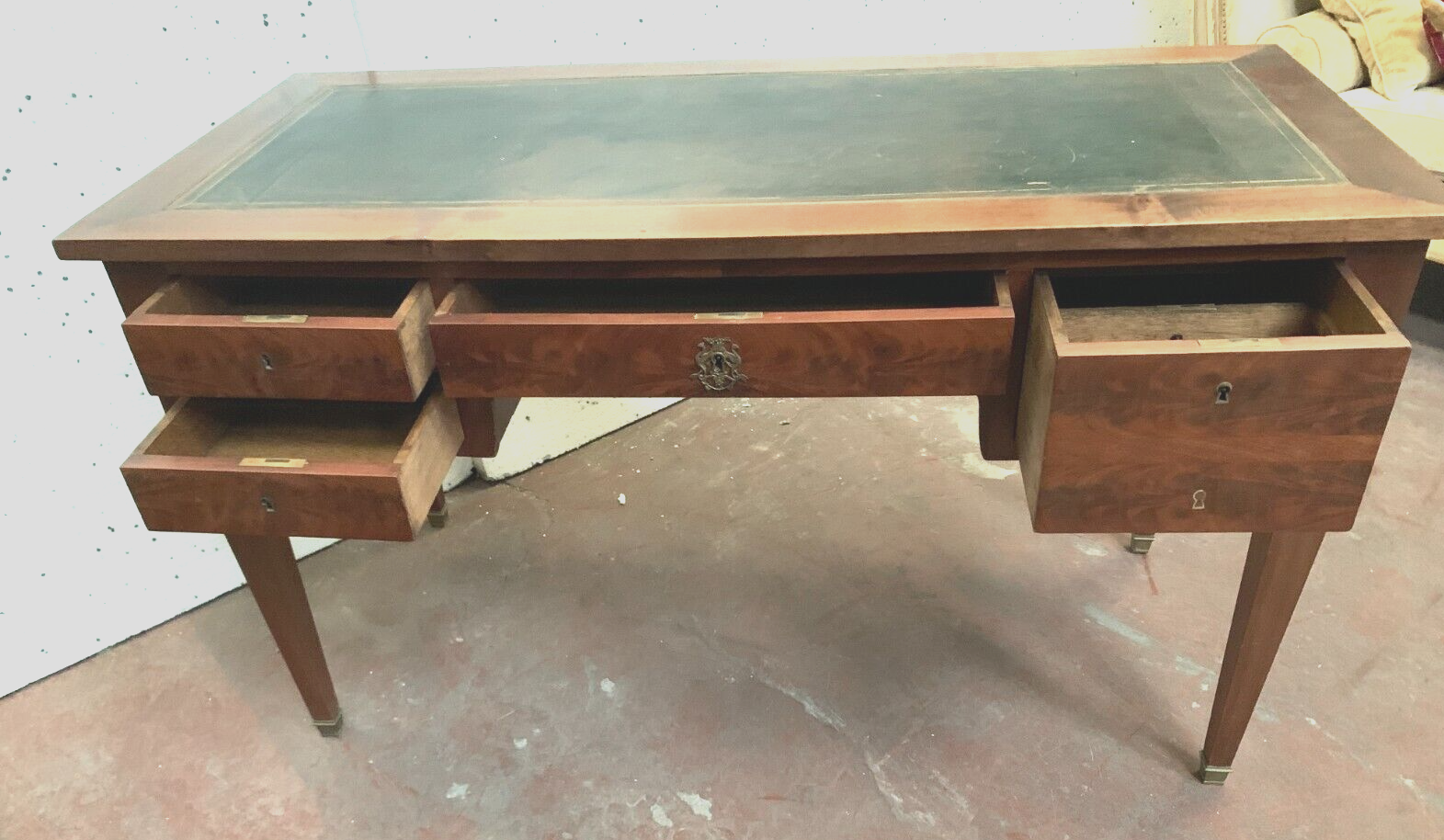 Louis XVI style desk in mahogany XIX century