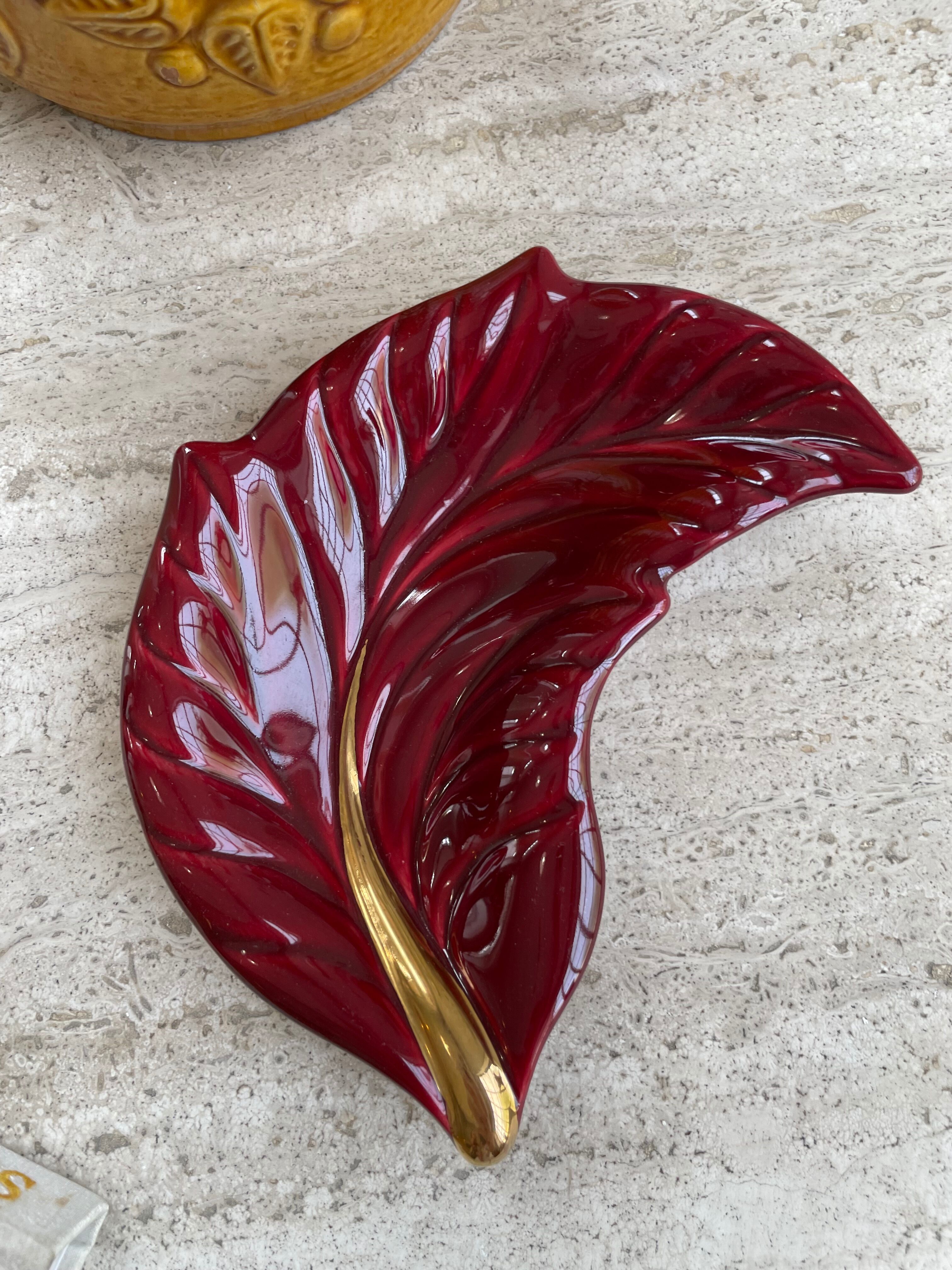 Dull leaf Vallauris red burgundy