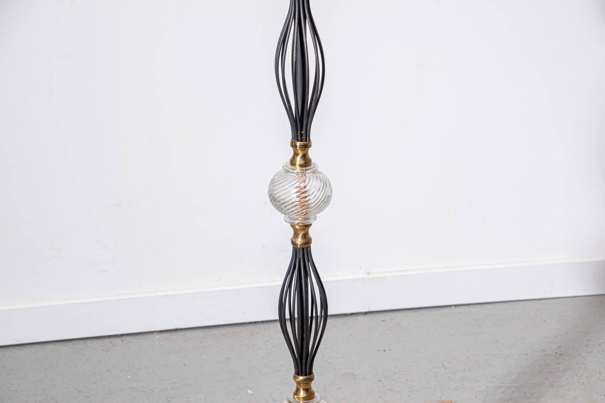 Lampadaire en verre et laiton des années 1940