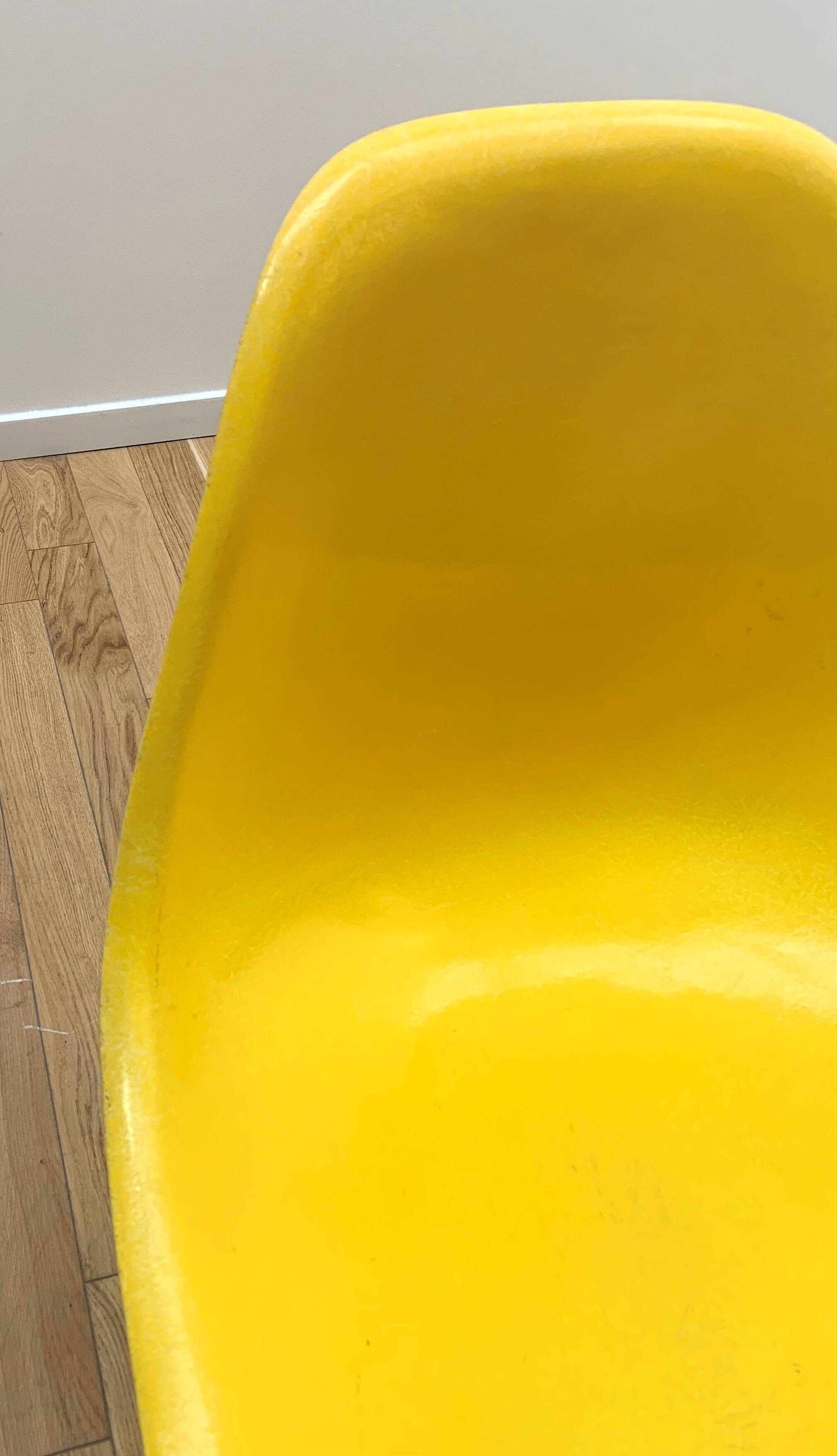 DSX chair by Herman Miller, Mobilier International