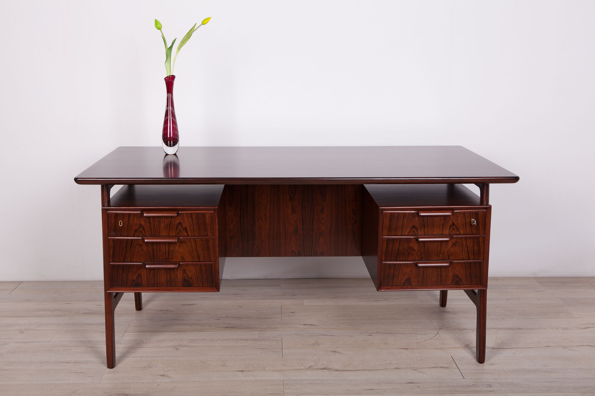 Bureau en bois model 75 Desk de Omann Jun années 1960