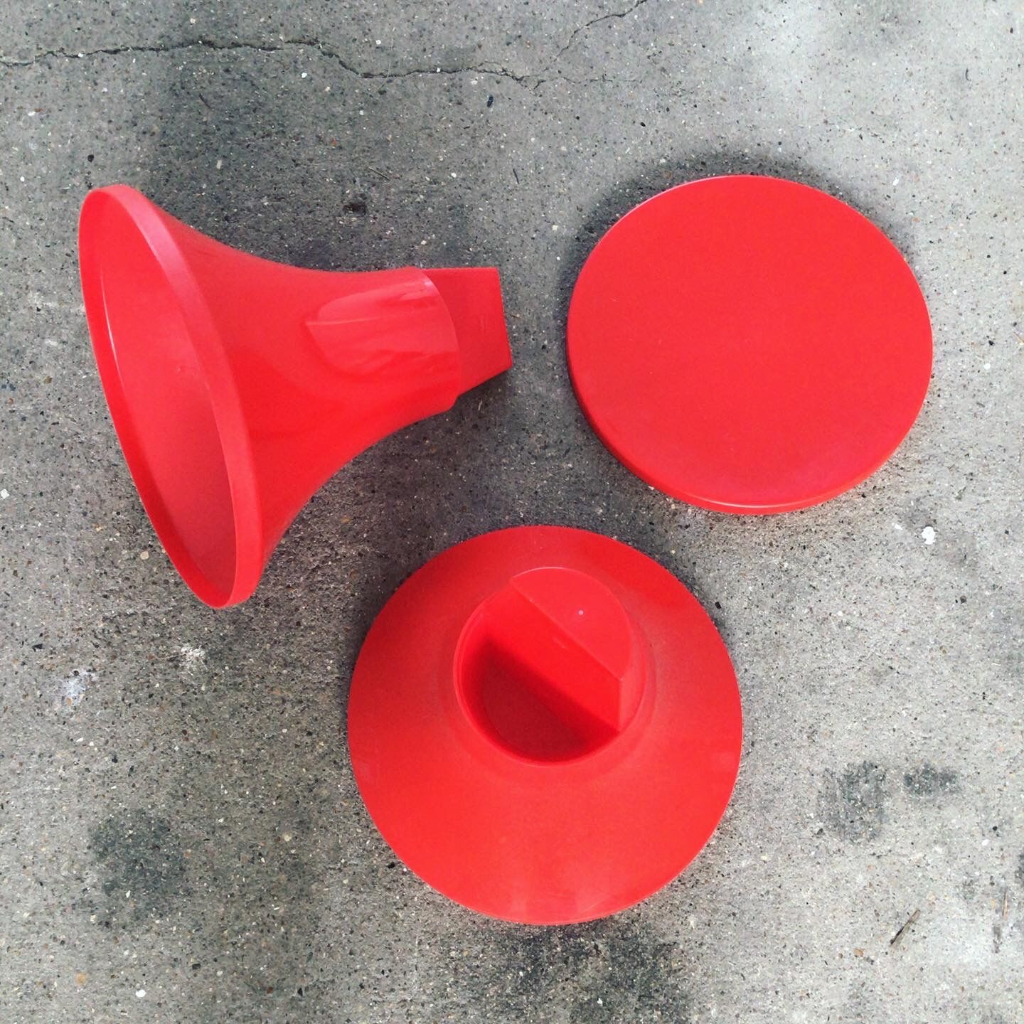 Plastic red tamtam tabout