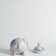 Bonbonnière en porcelaine florale bleu français de Swedish Grace par Allan Eberling, Bo Fajans.