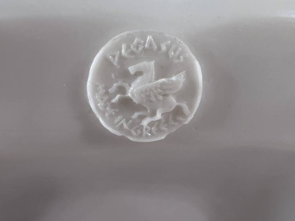 Bust of Venus – Aphrodite – White neoclassical sculpture – 32 cm