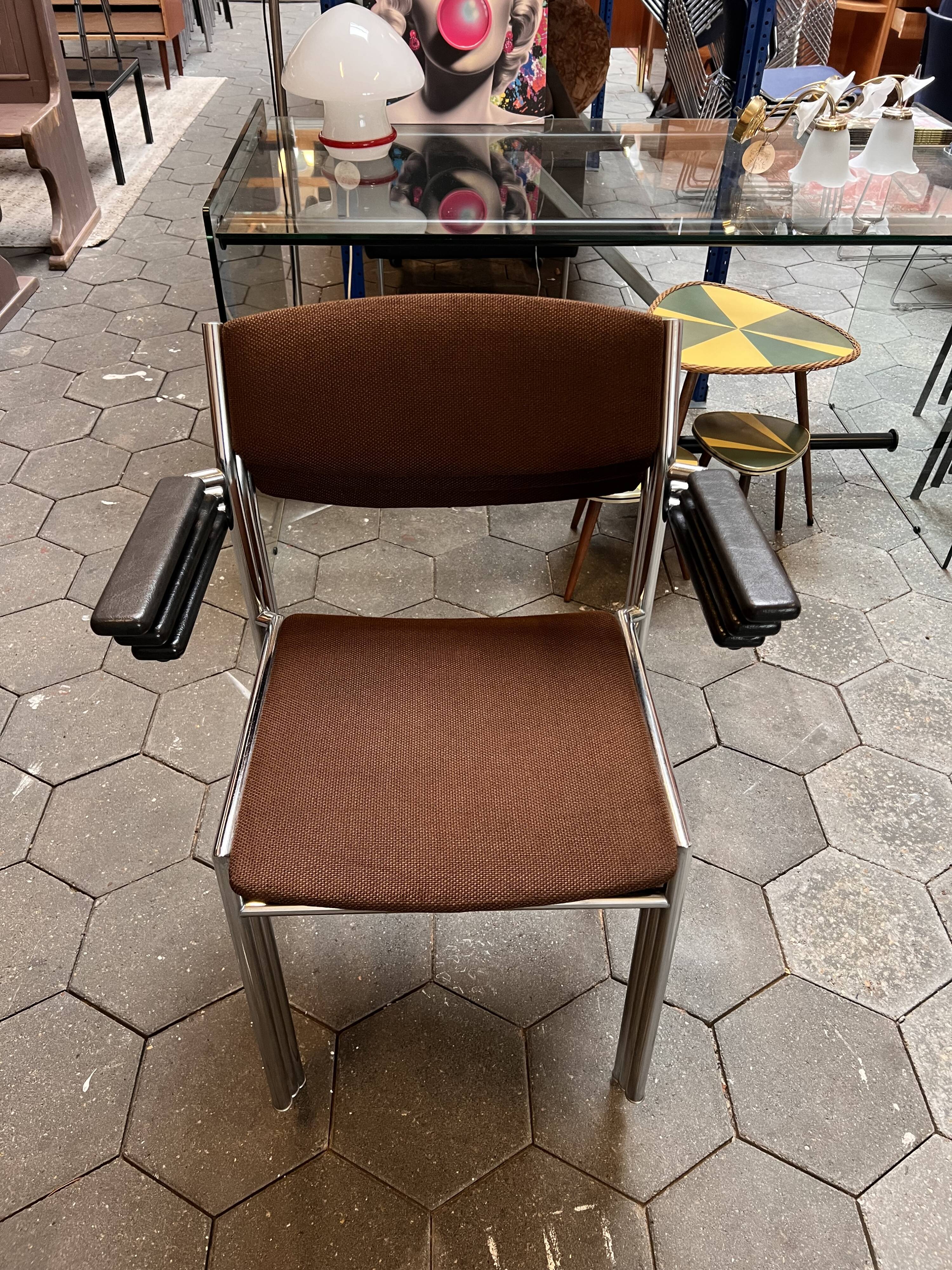 Set of 6 stackable chairs in rust colour by Gijs van der Sluis, 1970s.