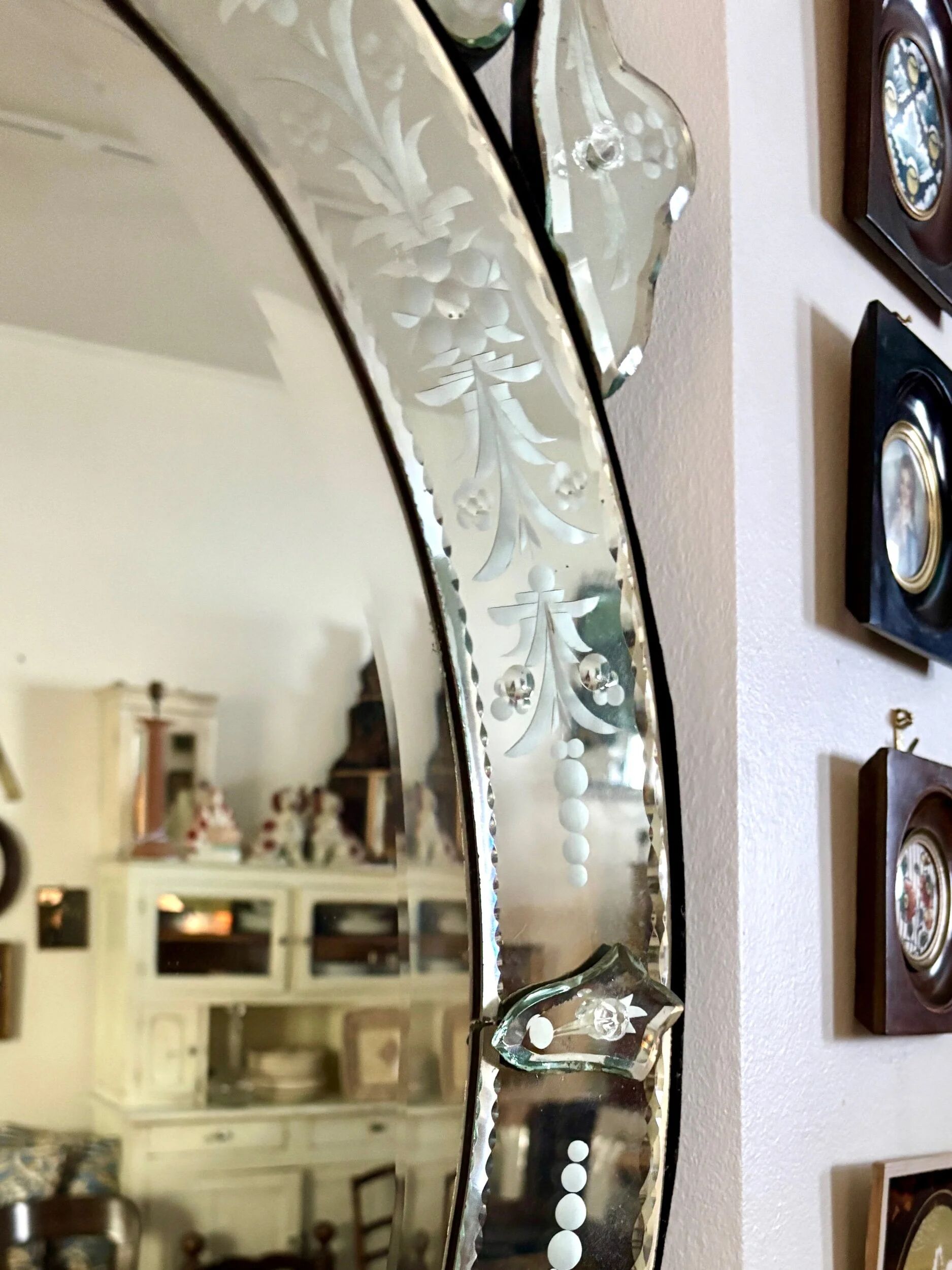 Venetian mirror 99 x 51 cm