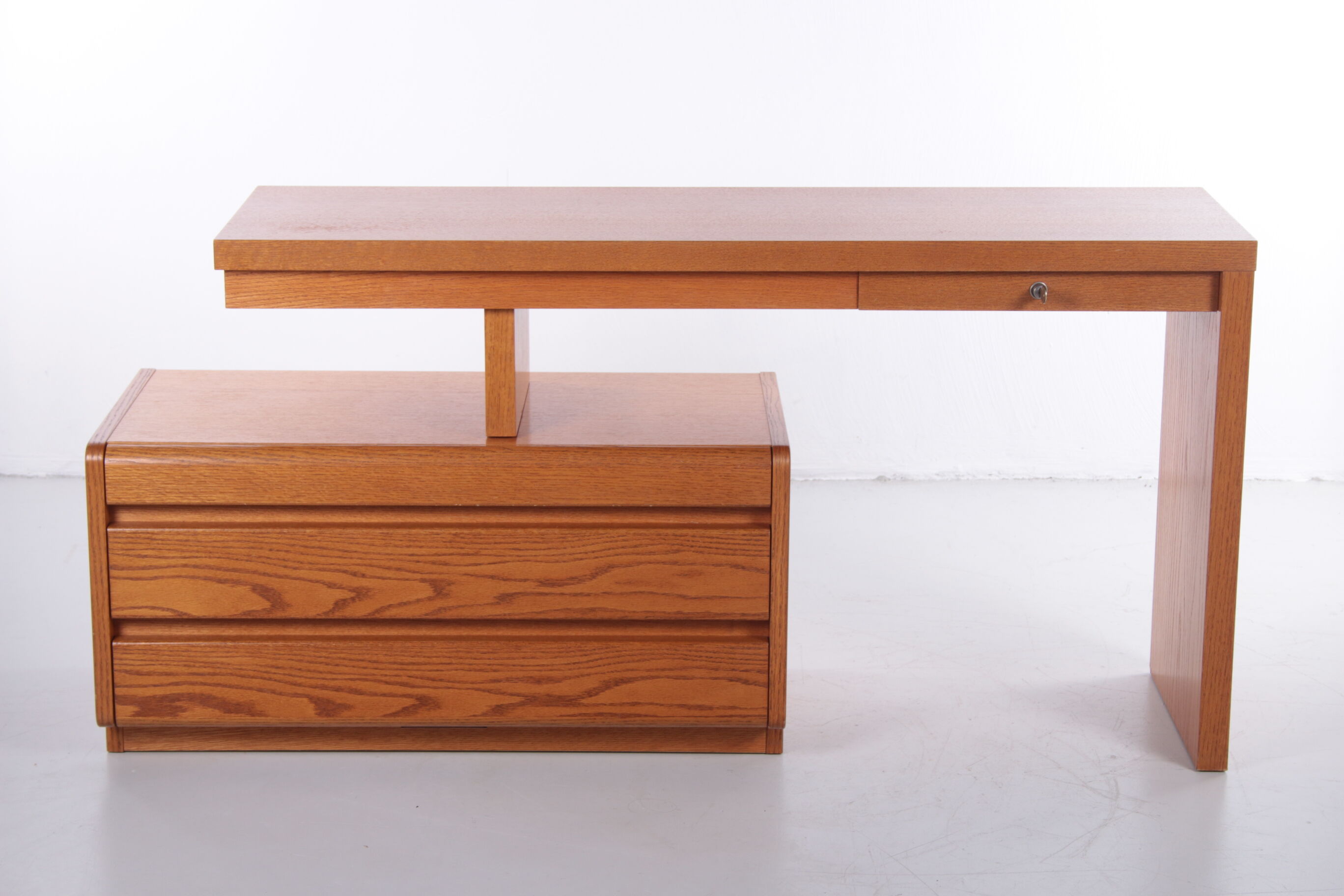 Bureau réglable en bois clair Moser