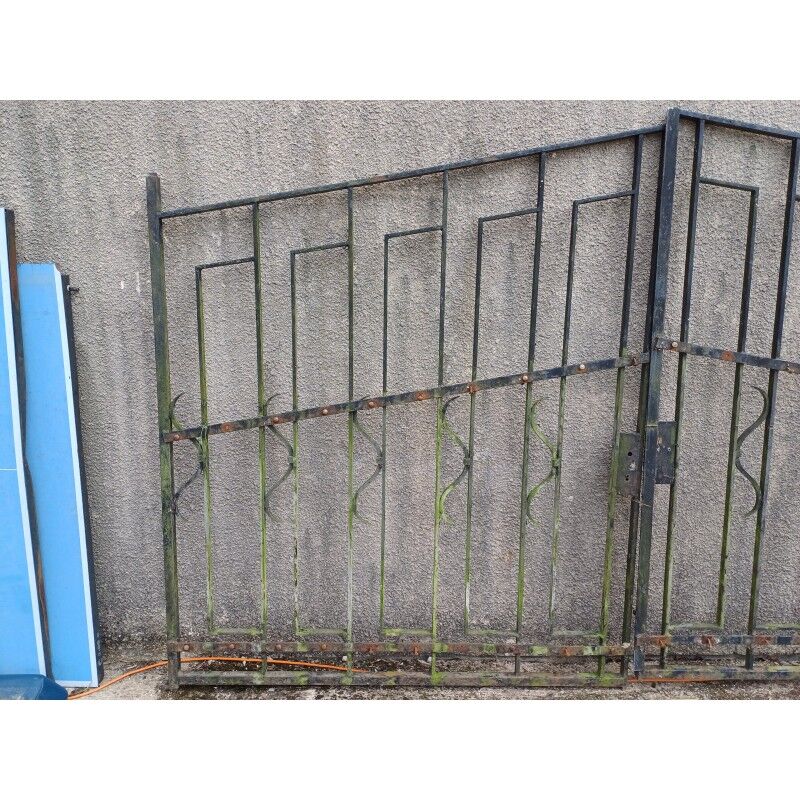 Wrought iron gate with 2 leaves