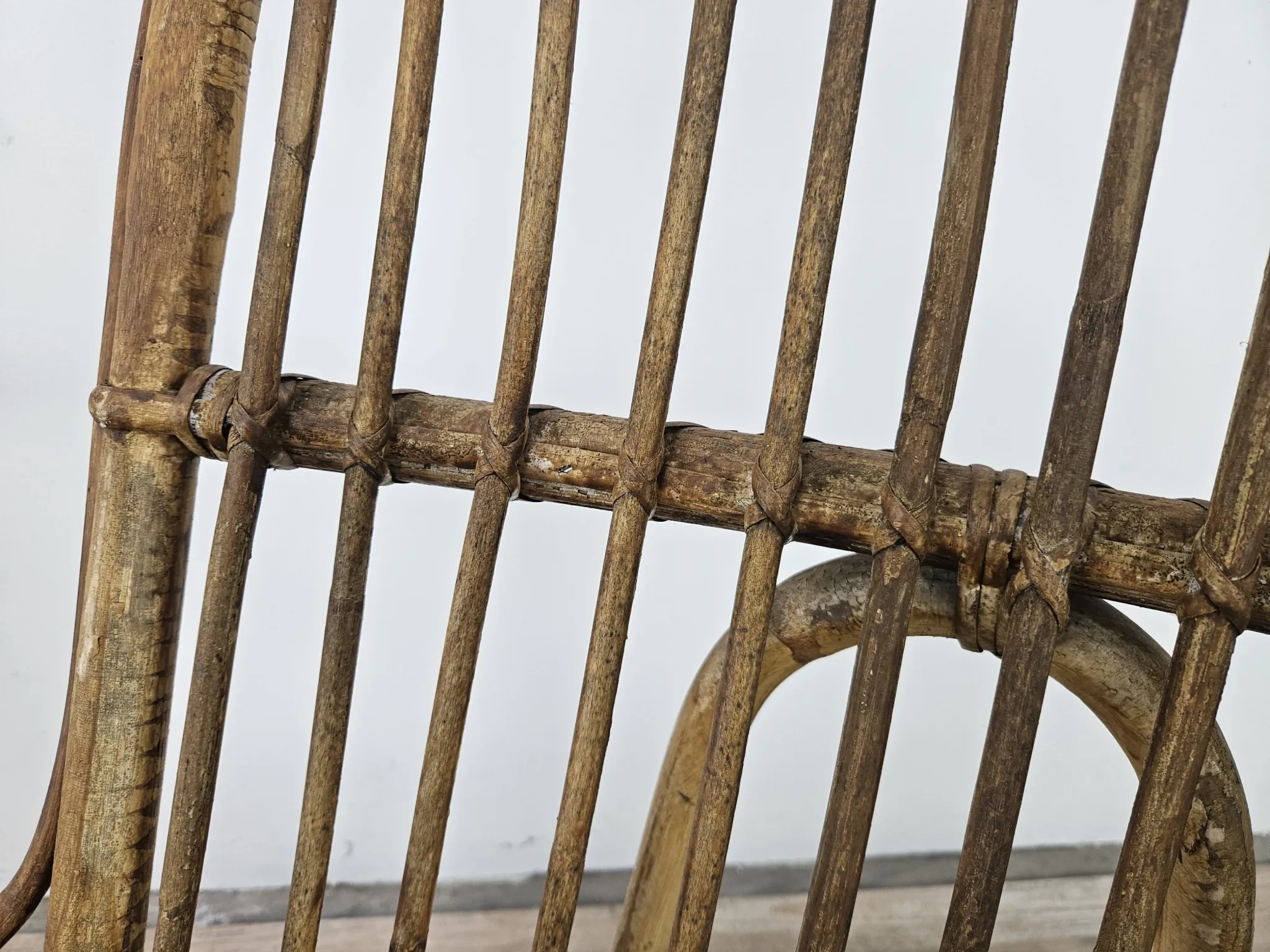 Quatre fauteuils en osier vintage, années 1970
