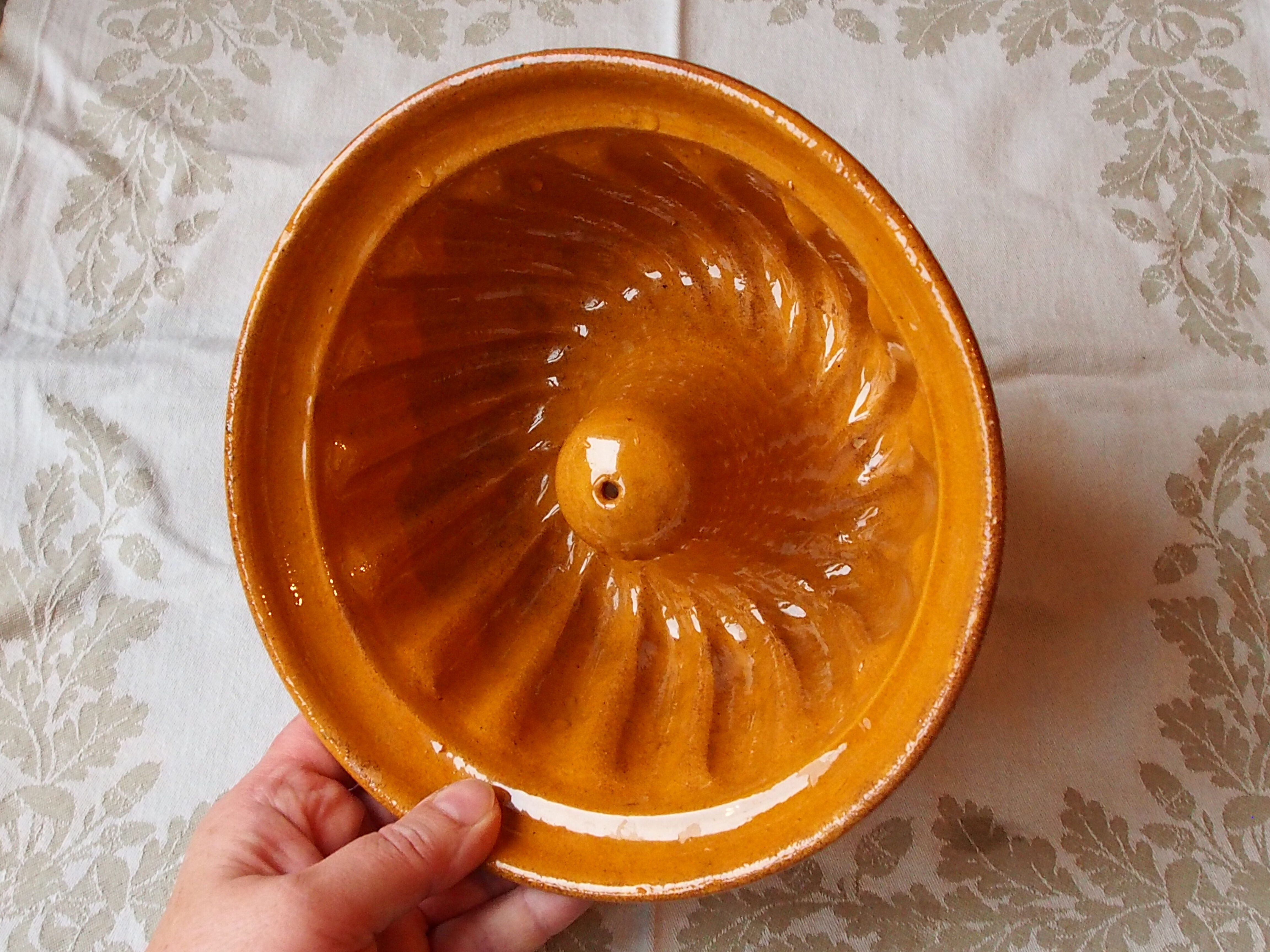 Glazed clay kouglof mould