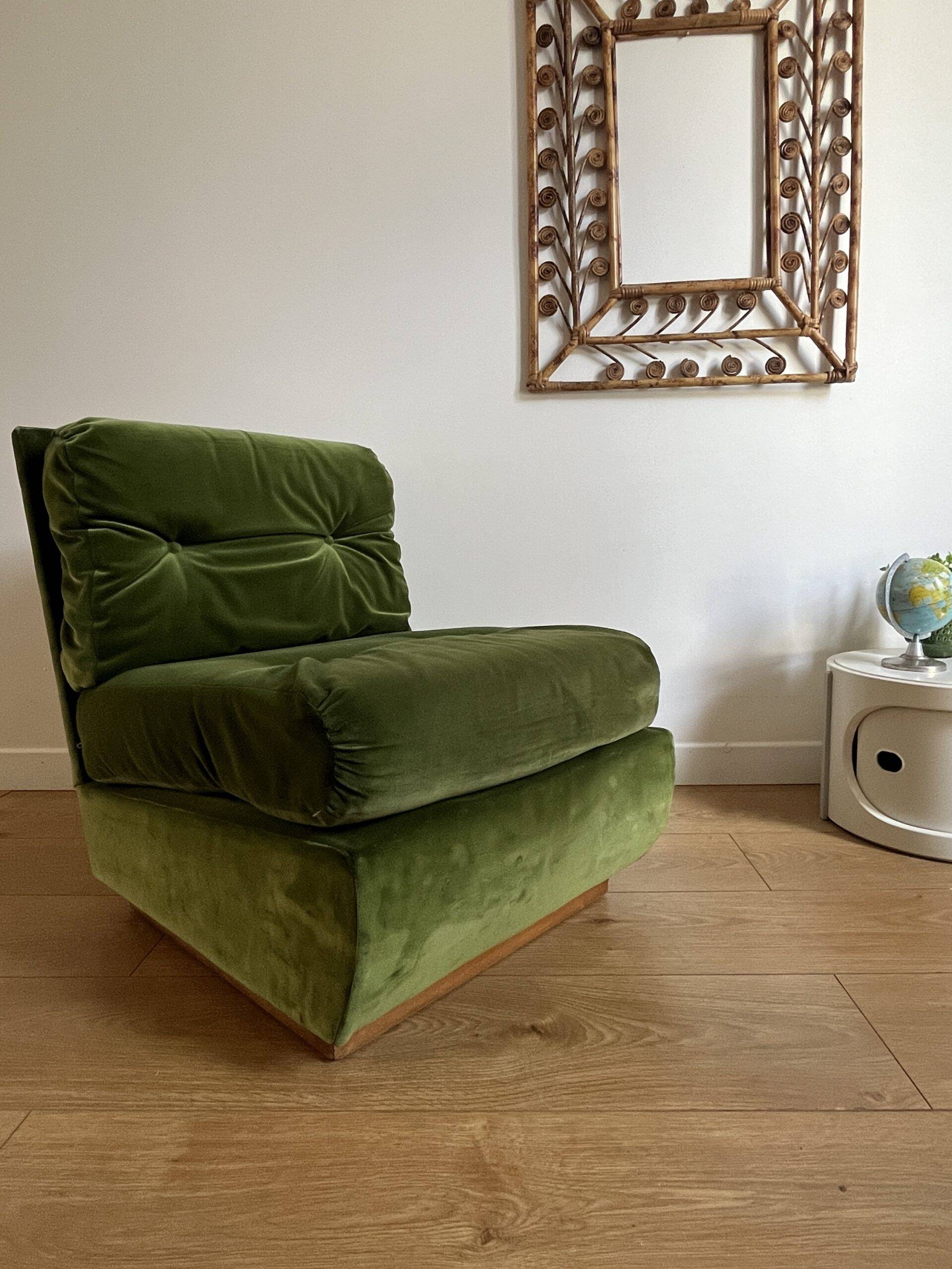 Chauffeuse basse vintage en velours vert