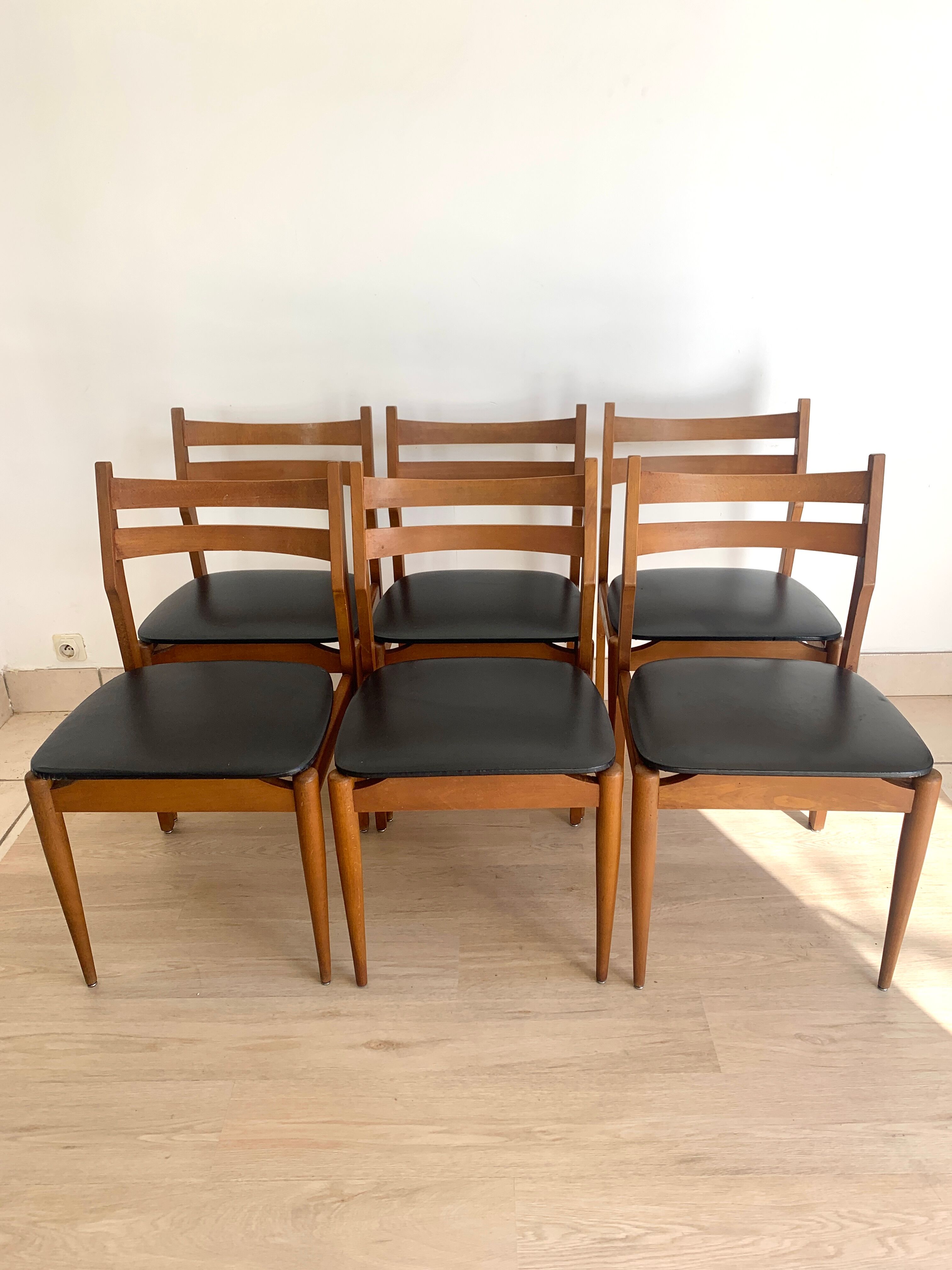 Series of 6 vintage chairs