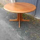 Scandinavian extendable round table