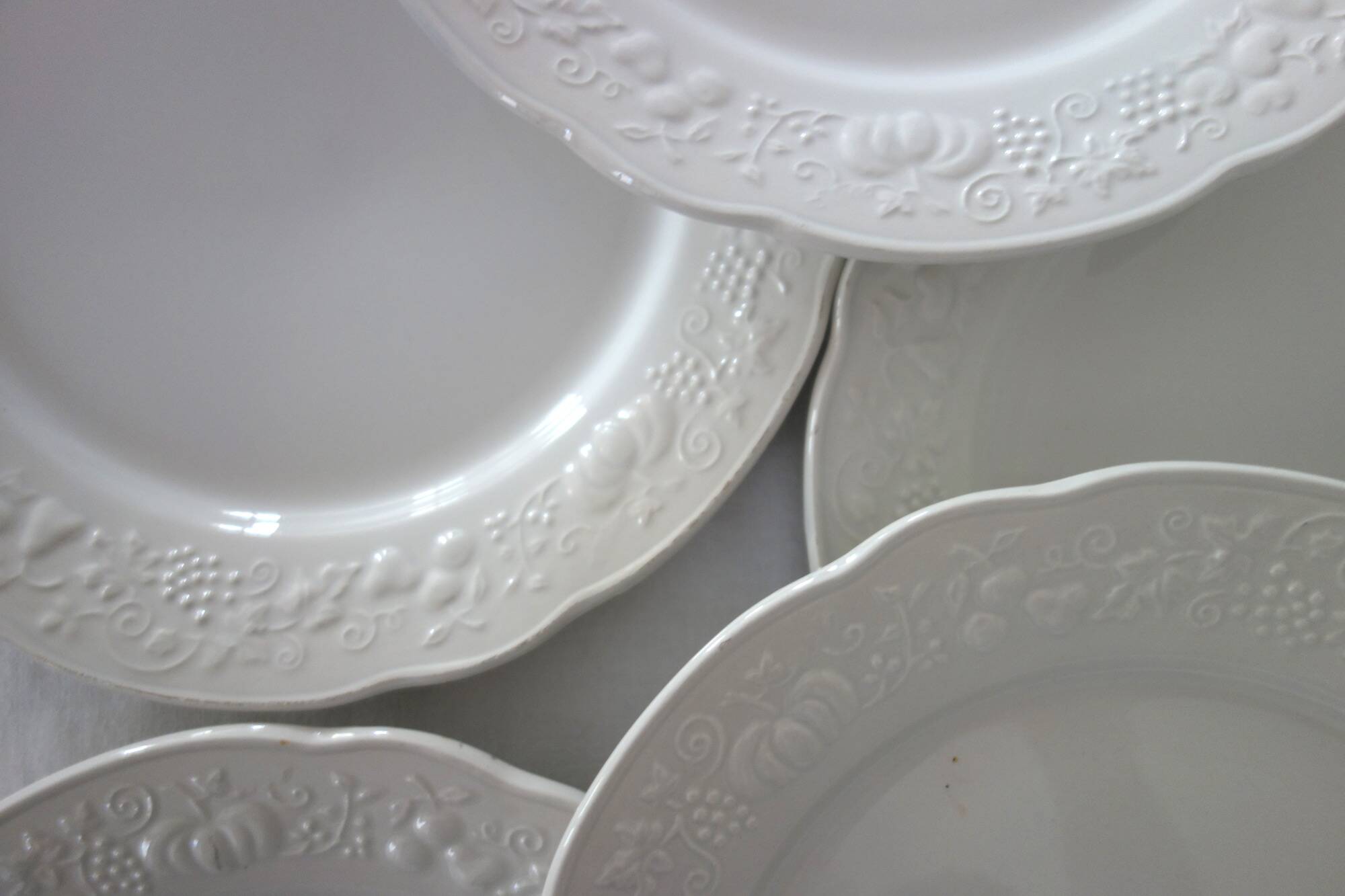 Set of 10 flat plates in Sarreguemines earthenware, early 20th century
