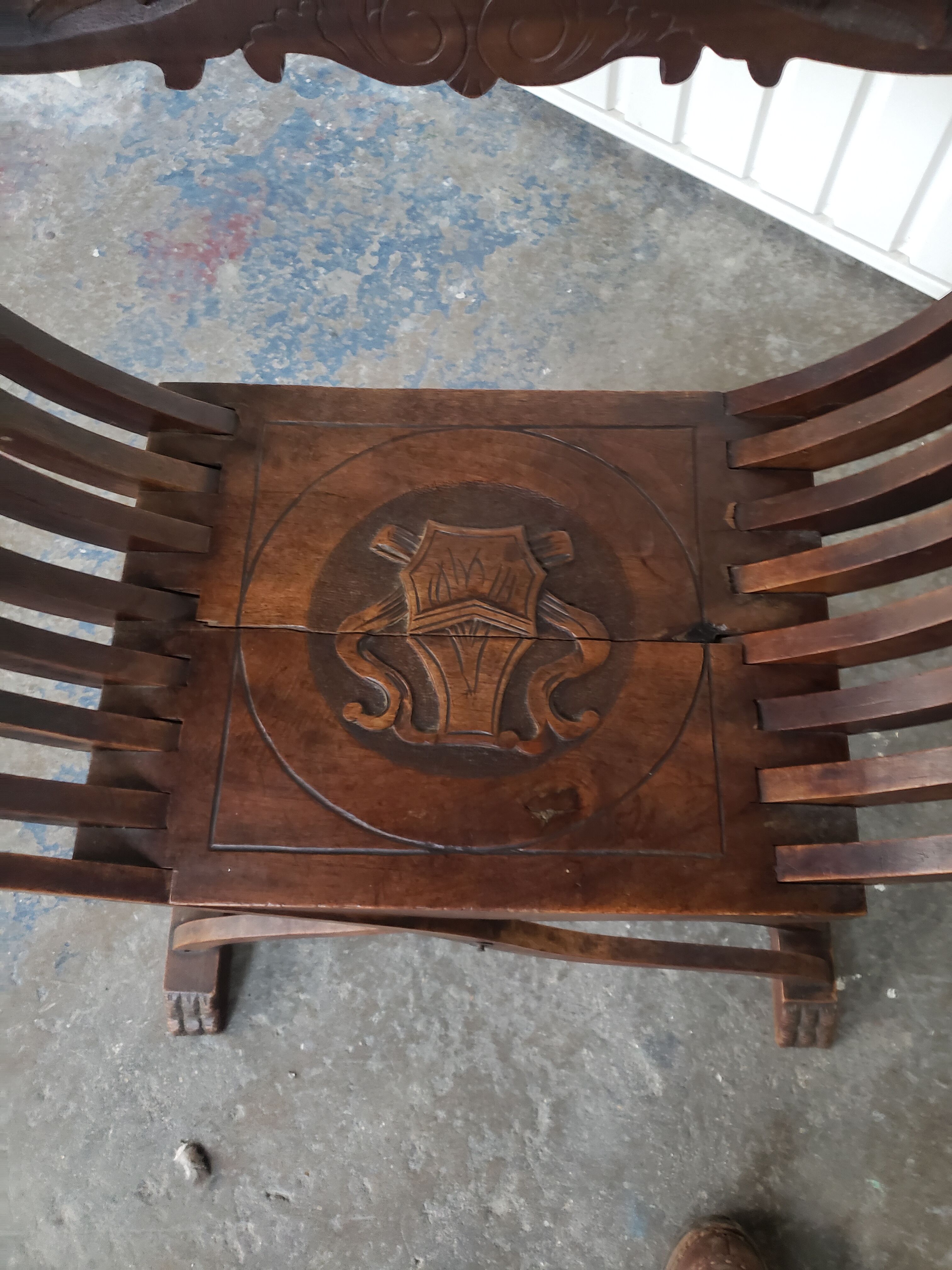 Paire de fauteuils curule ou dagobert