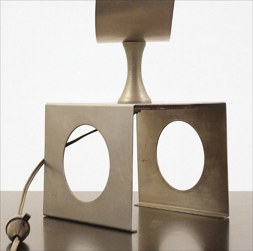 Lampe de table en aluminium brossé