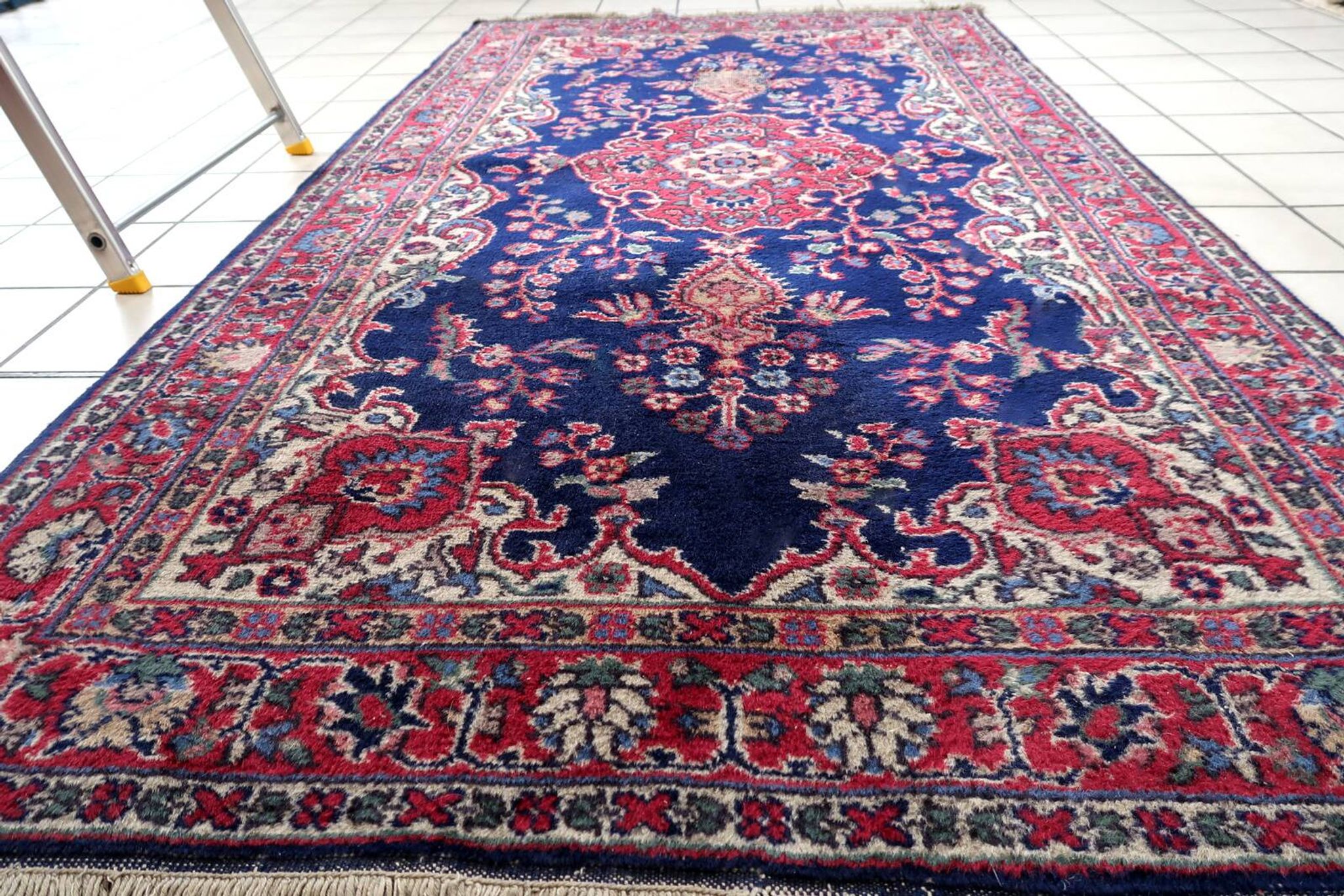 Tapis Kerman antique en laine bleue et rouge