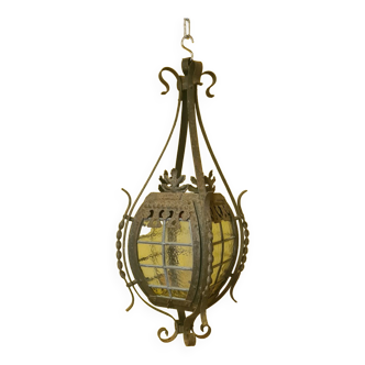 Lampe suspendue antique de style gothique français, datant d’environ 1900.