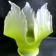 Tulipe à griffe en verre vert anis dégradé, fleur à 5 pétales découpés