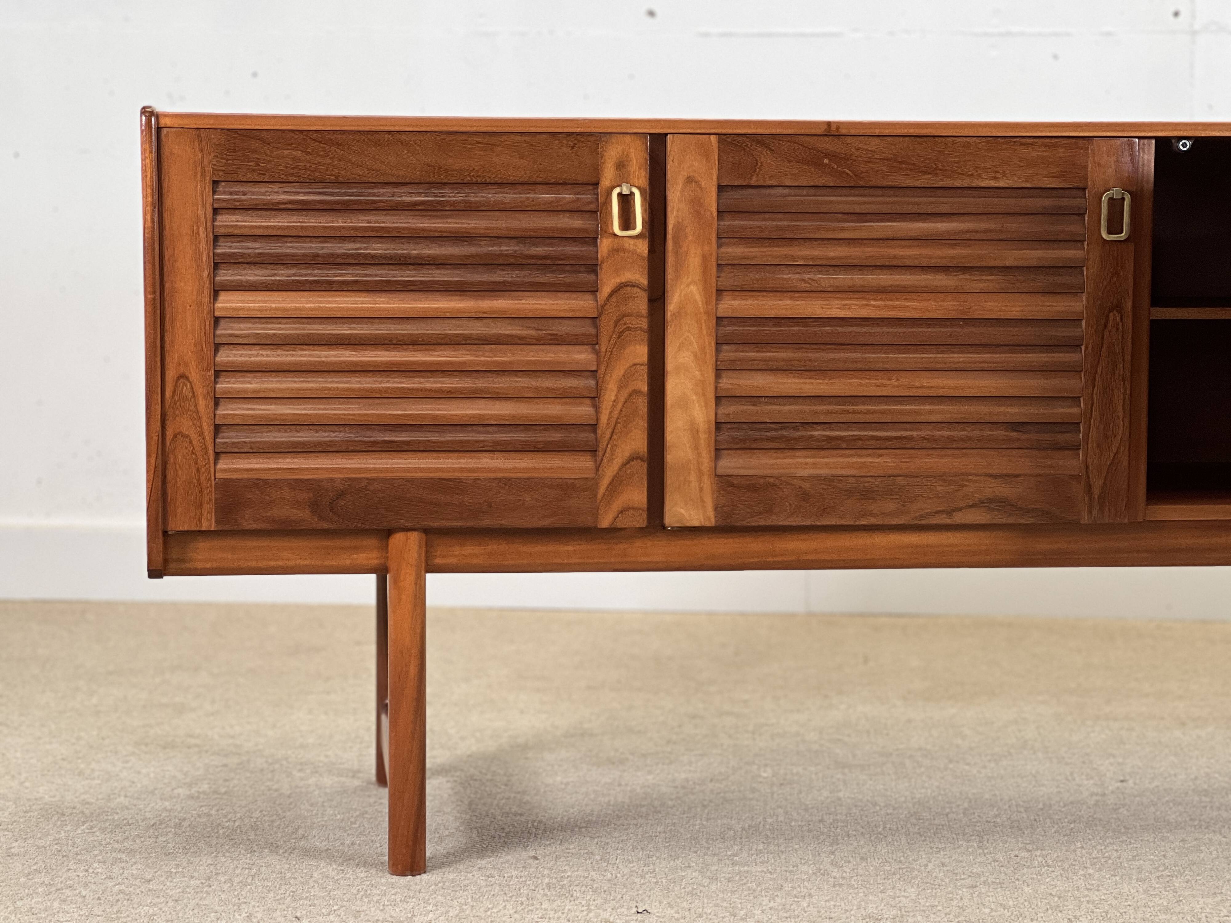 Buffet Mcintosh en noyer.