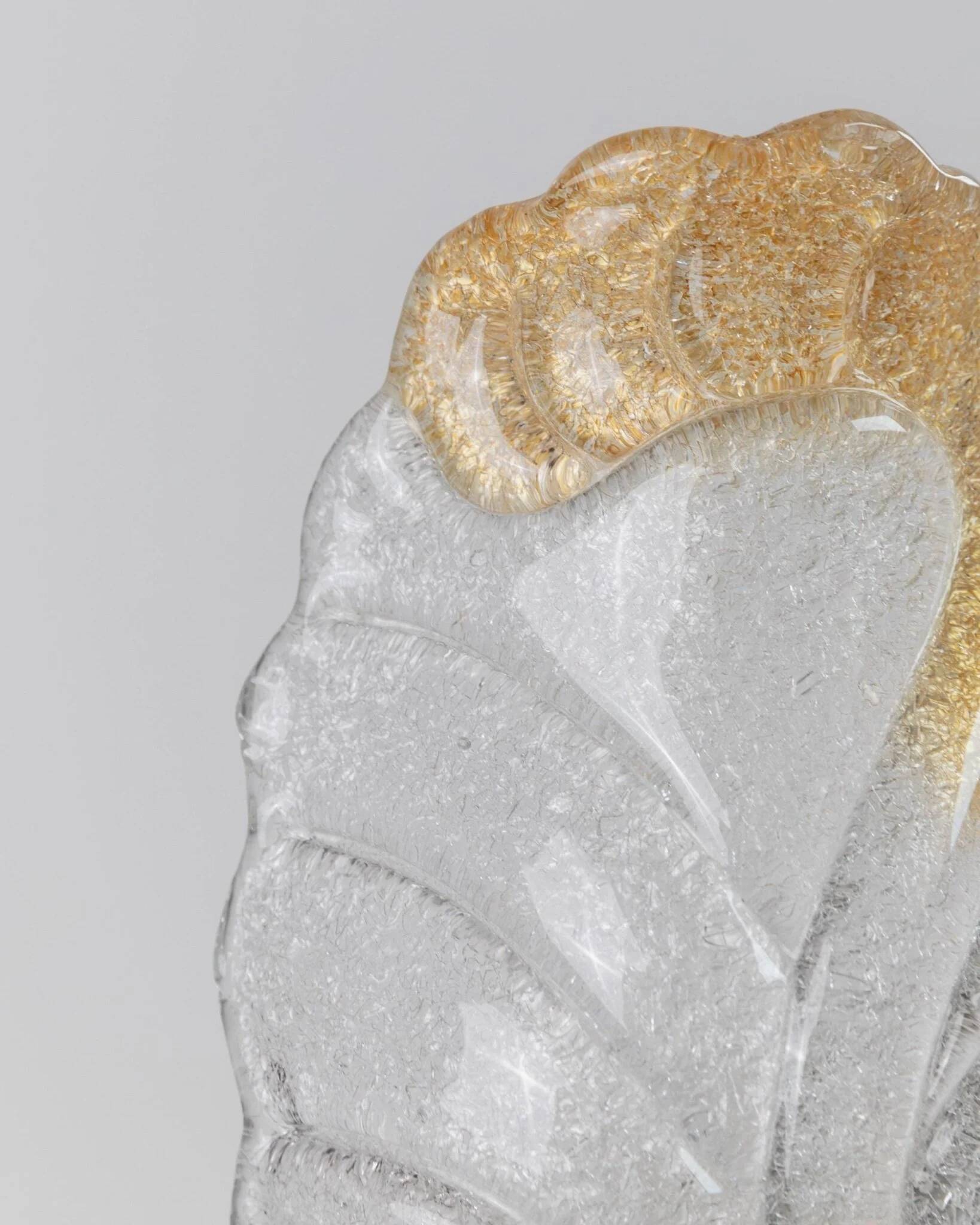 Vintage Murano glass table lamp – leaf-shaped glass with a gold metal base – Italy 1980s