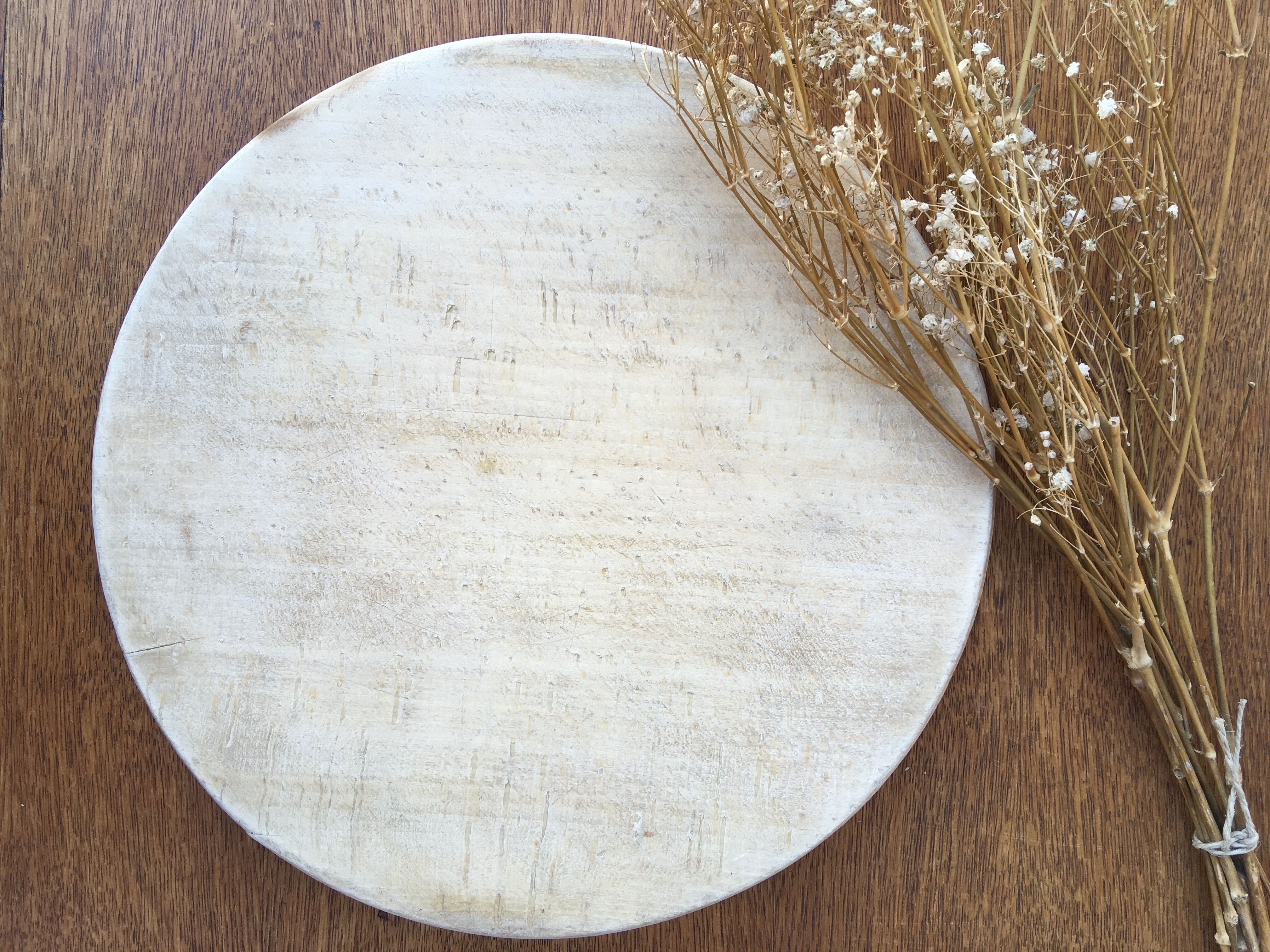 Round wood cutting board