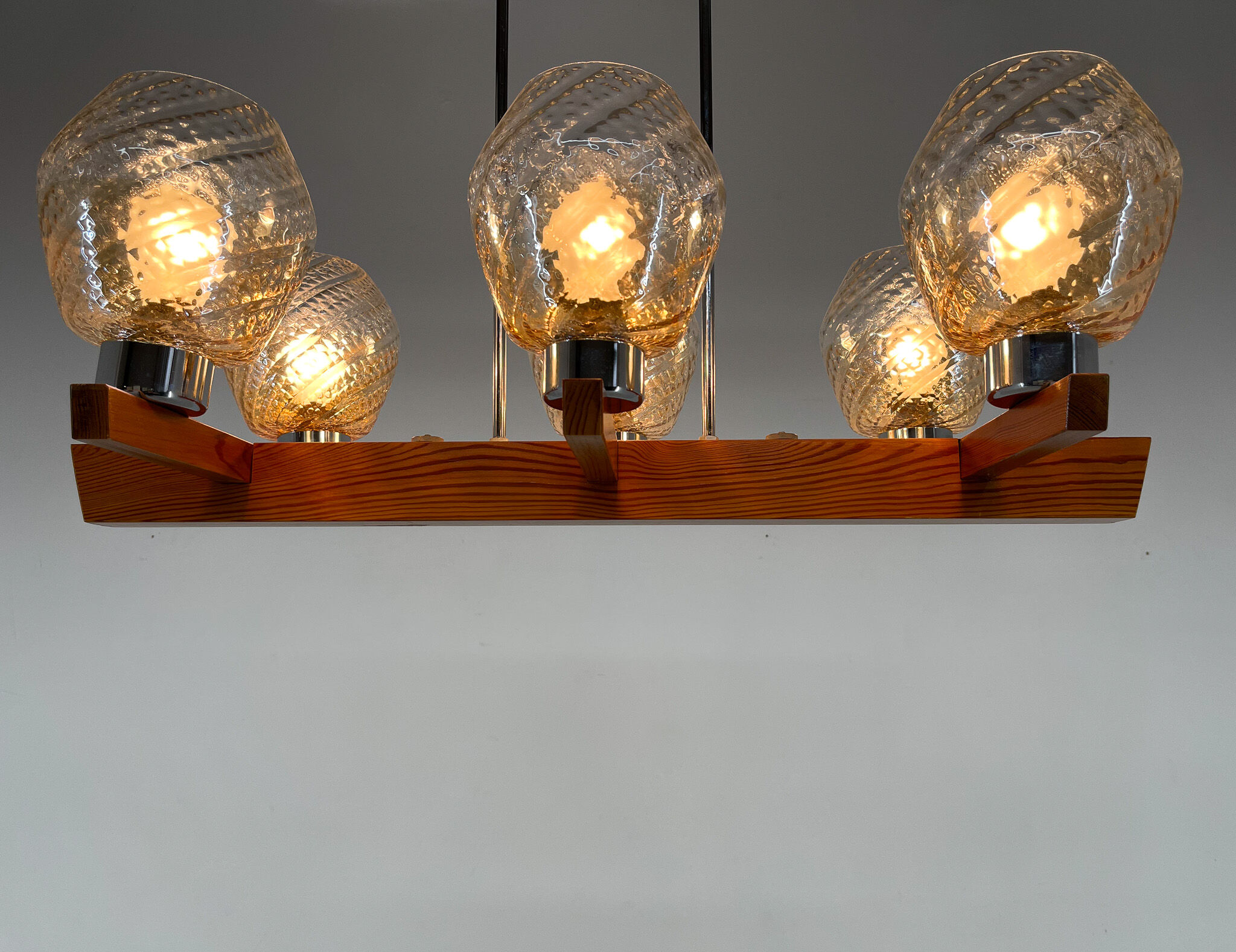 Lustre en bois, chrome et verre des années 1970 par Elektroinstala Decin, étiqueté