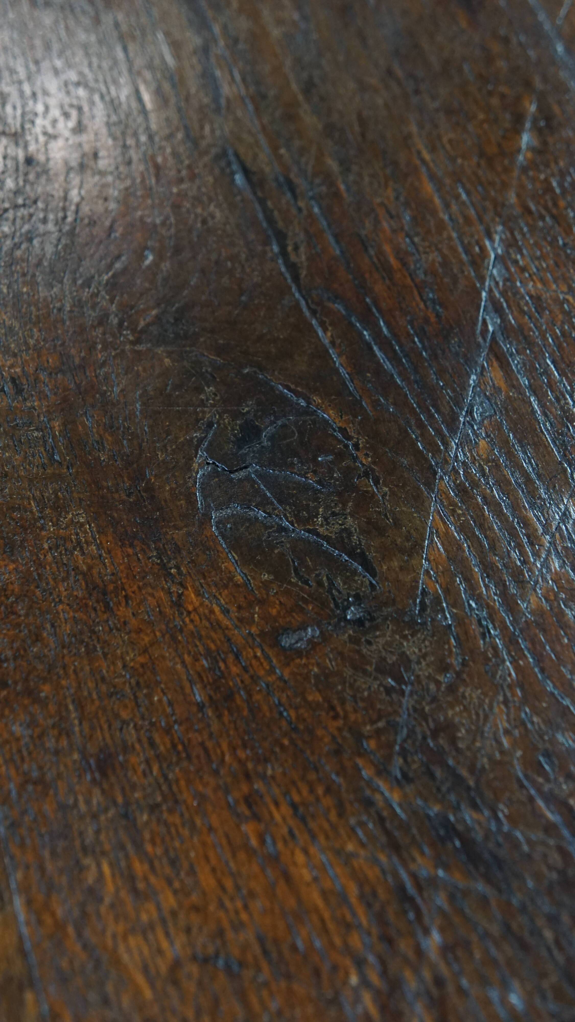 Table d'appoint anglaise ancienne de la fin du XIXe siècle en chêne