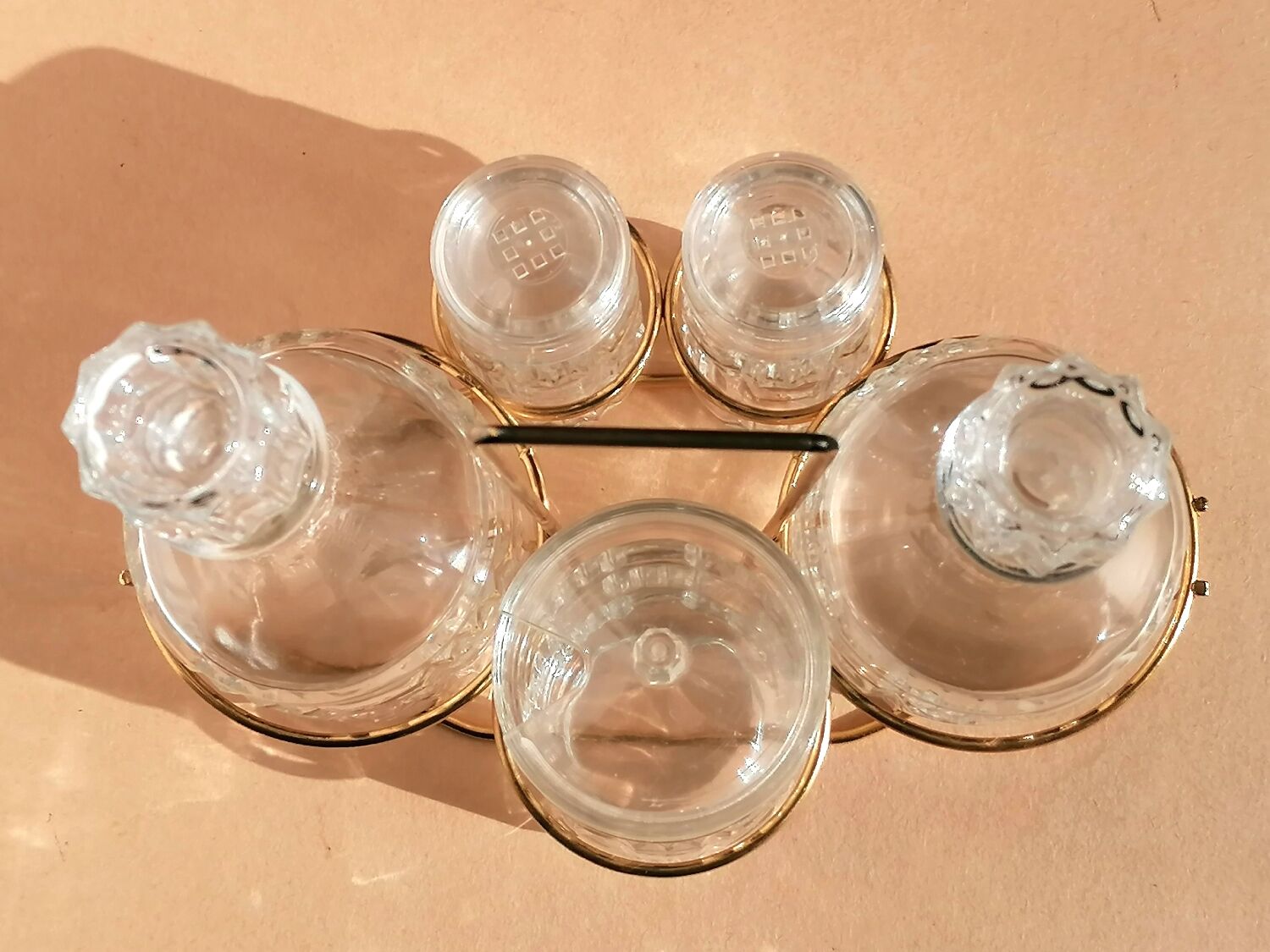 Servant salt shaker pepper golden metal