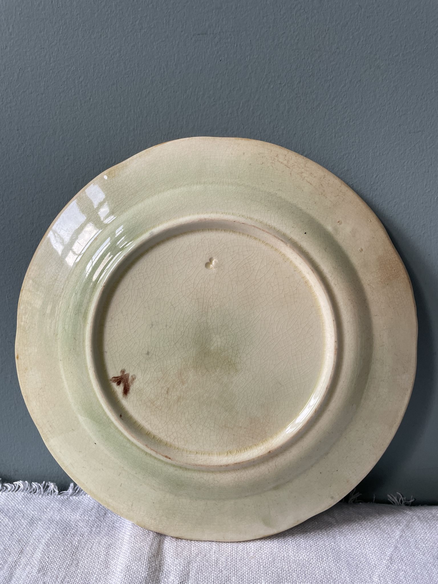 Set of two plates late nineteenth in slip Jeanne d'Arc