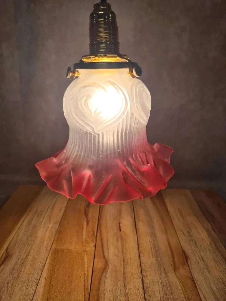 Abat-jour ancien en verre dépoli rose