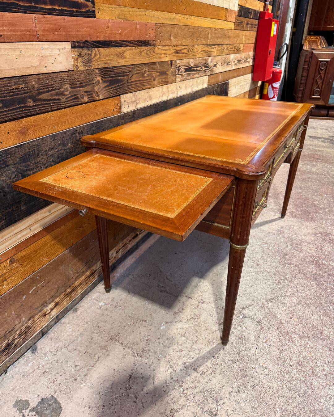 Louis XVI style desk - Walnut & Leather - 1970s