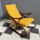 Rocking-chair en jaune par TON