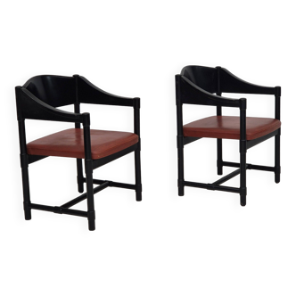 Années 1970, suite de 2 fauteuils finlandais par Lepokalusto, état d'origine, bois de bouleau, cuir.